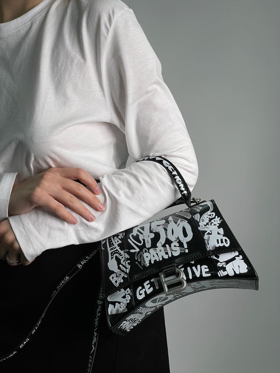 Balenciaga Hourglass Small Handbag Graffiti in Black - 4