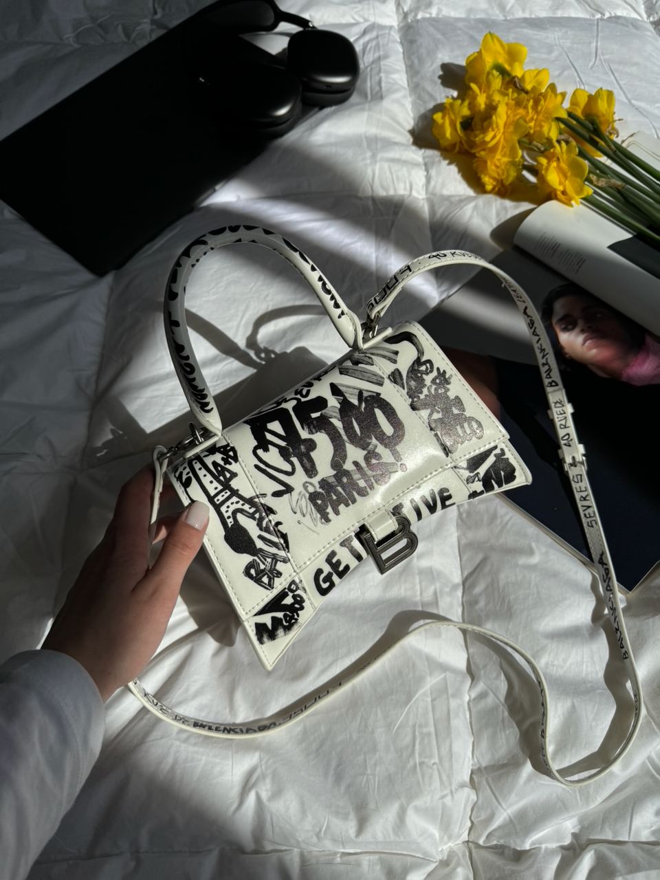 Balenciaga Hourglass Small Handbag Graffiti in White - 6