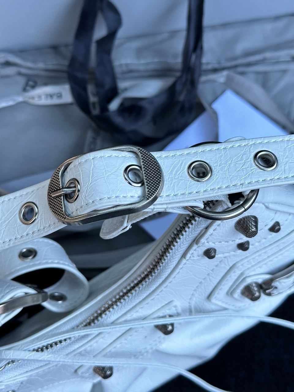 Balenciaga Le Cagole XS Shoulder Bag White - 18