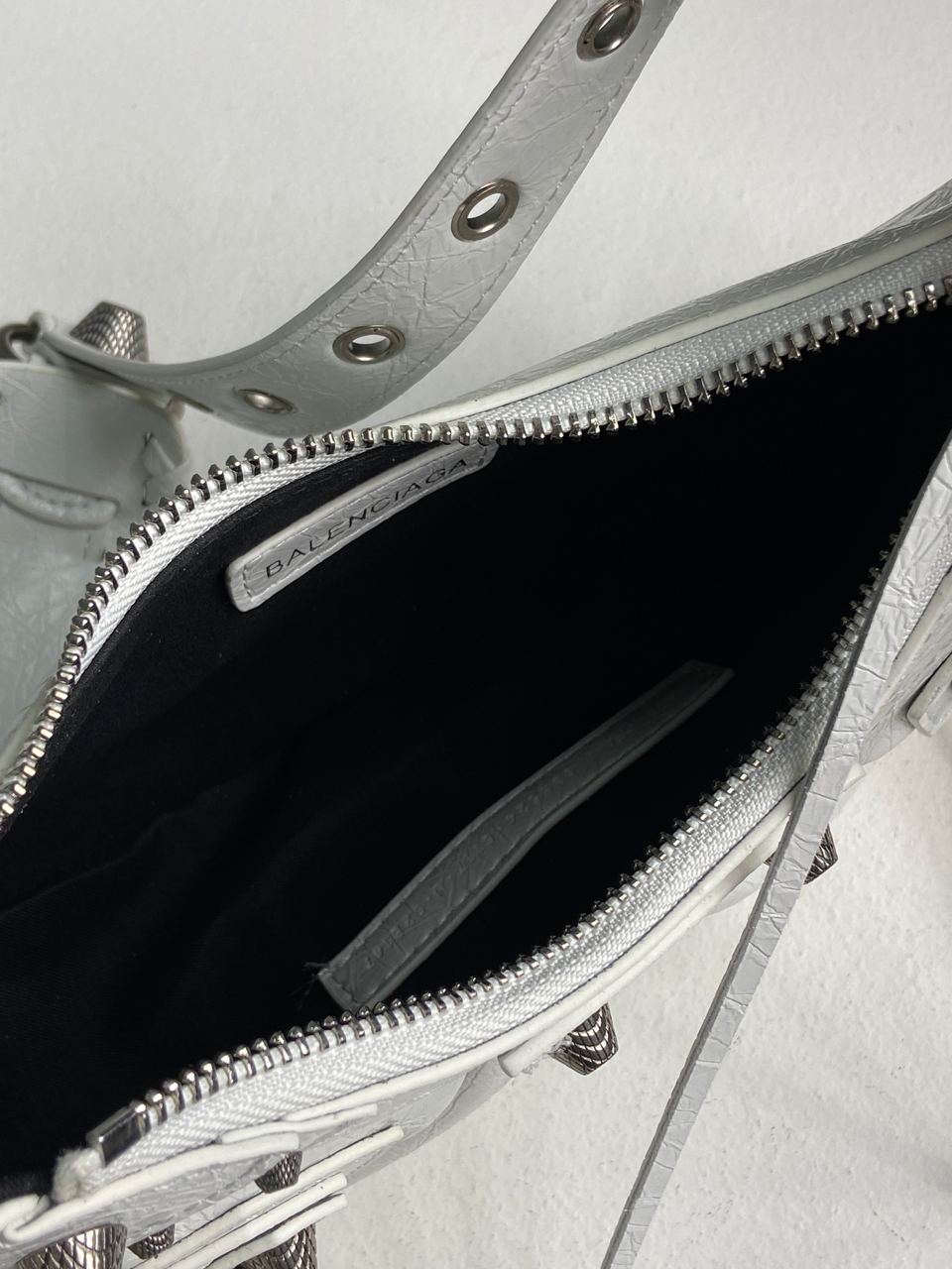 Balenciaga Le Cagole XS Shoulder Bag White - 25