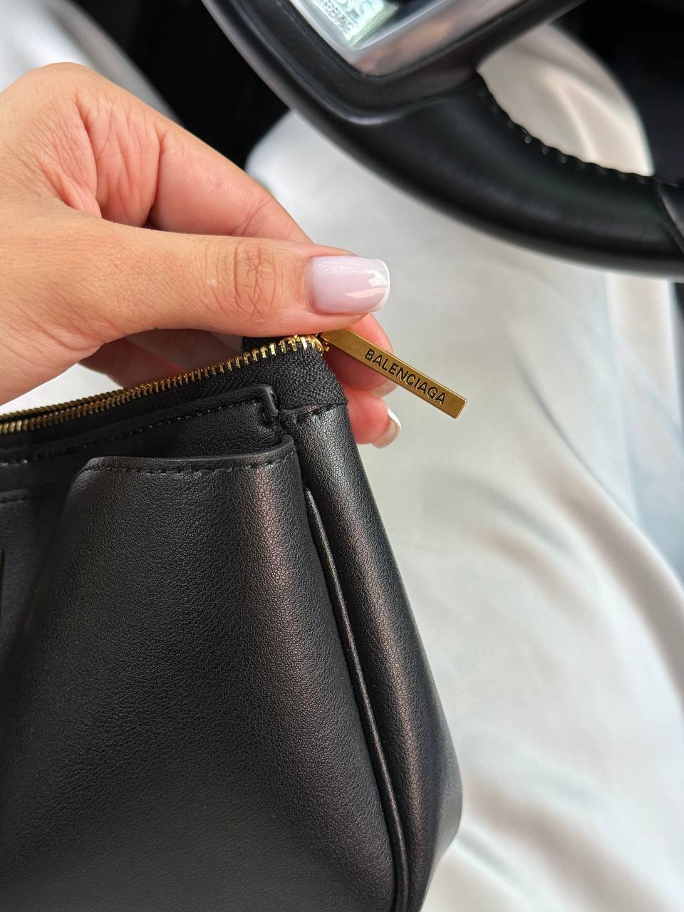 Balenciaga Rodeo Sling Pochette in Black/Gold - 11