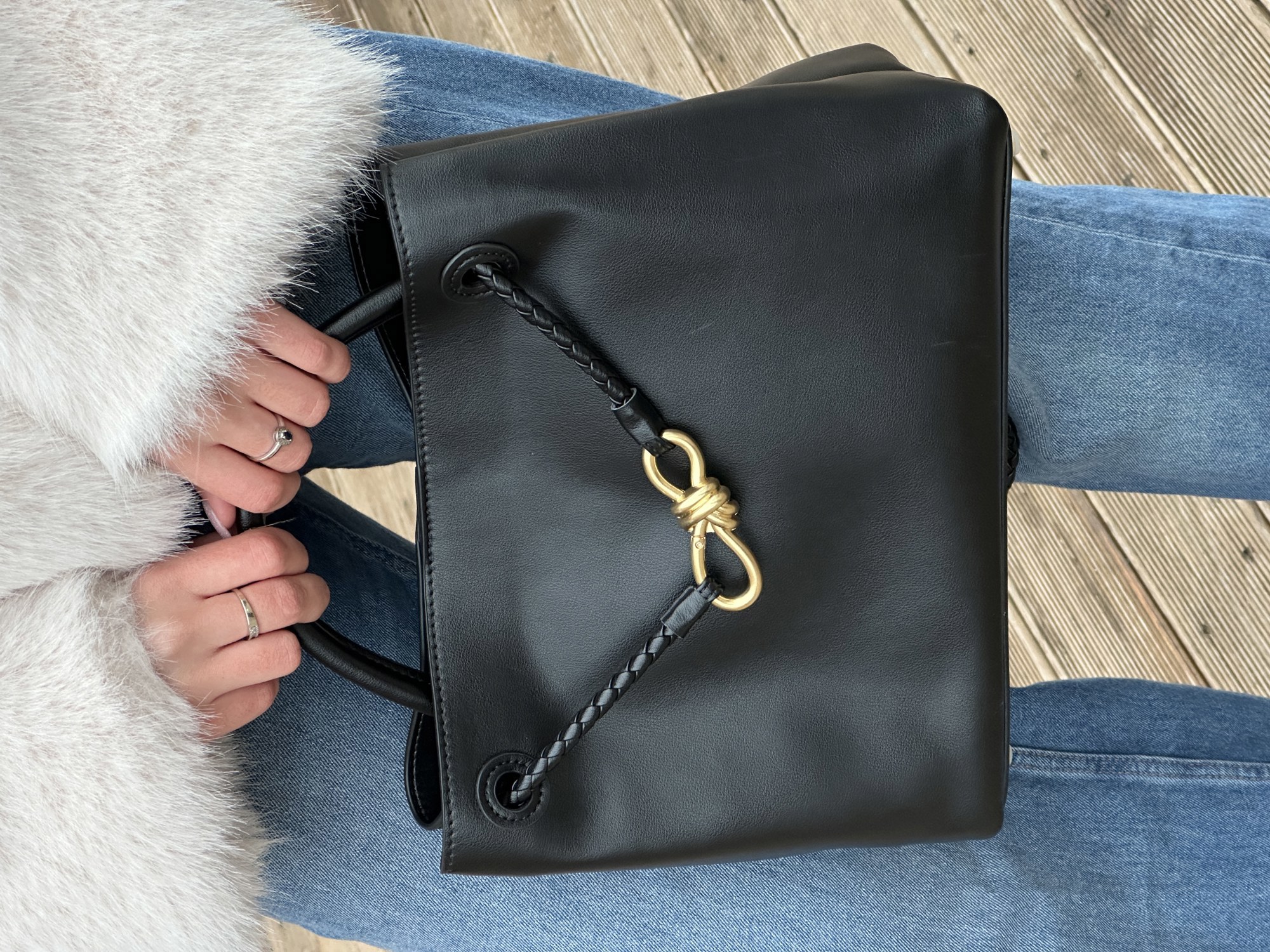 Bottega Veneta Andiamo Medium Leather Tote Bag in Black - 15