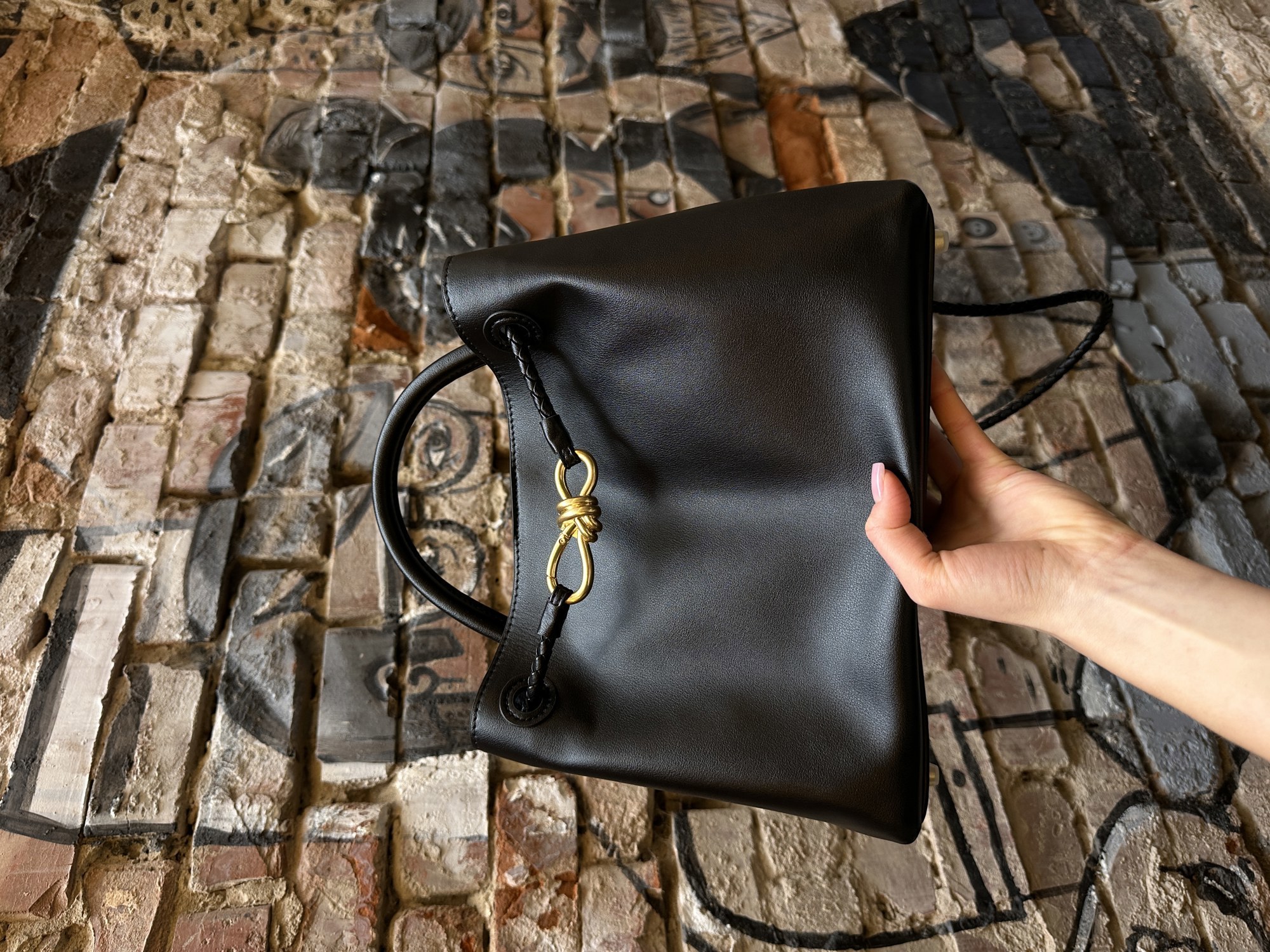 Bottega Veneta Andiamo Medium Leather Tote Bag in Black - 10