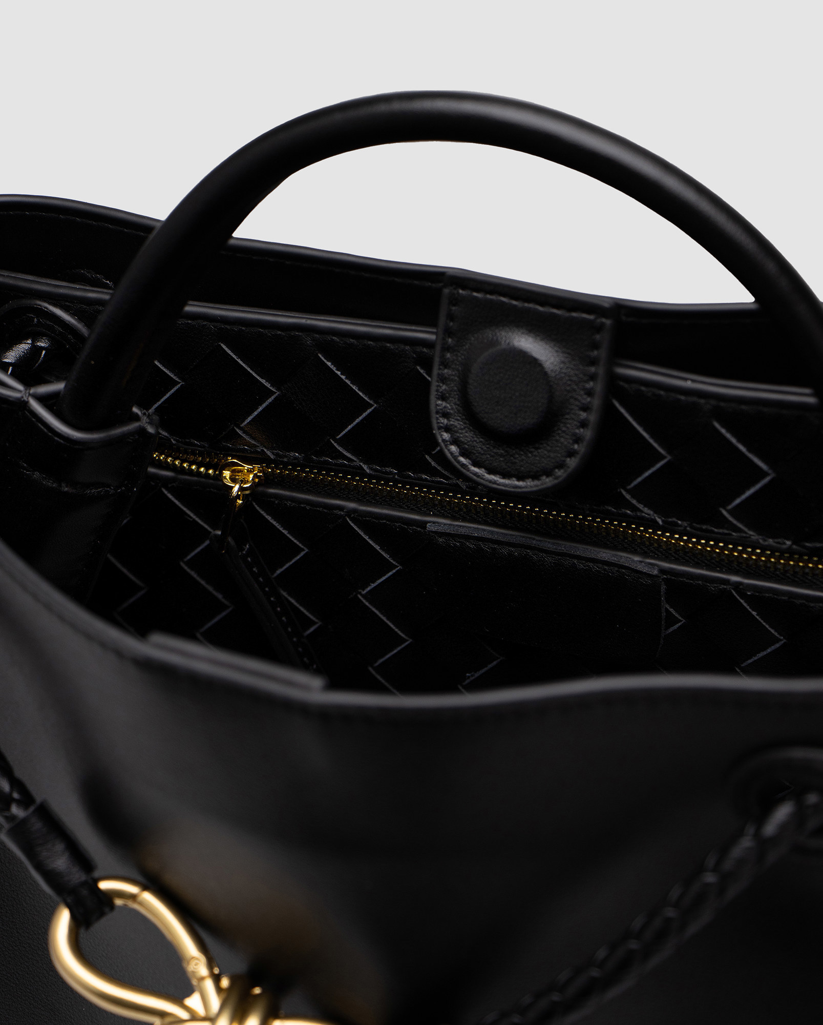 Bottega Veneta Andiamo Medium Leather Tote Bag in Black - 6