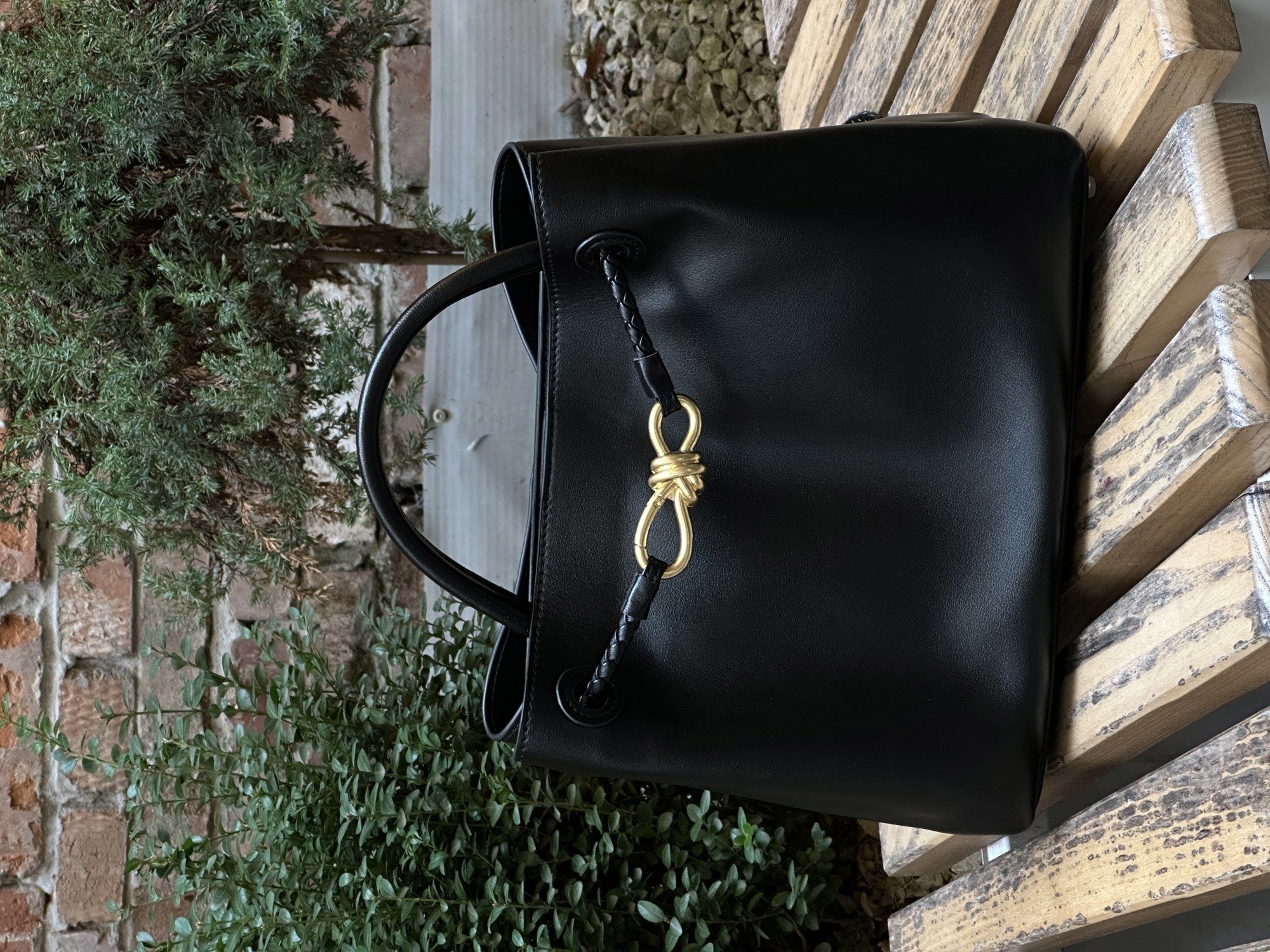 Bottega Veneta Andiamo Medium Leather Tote Bag in Black - 11