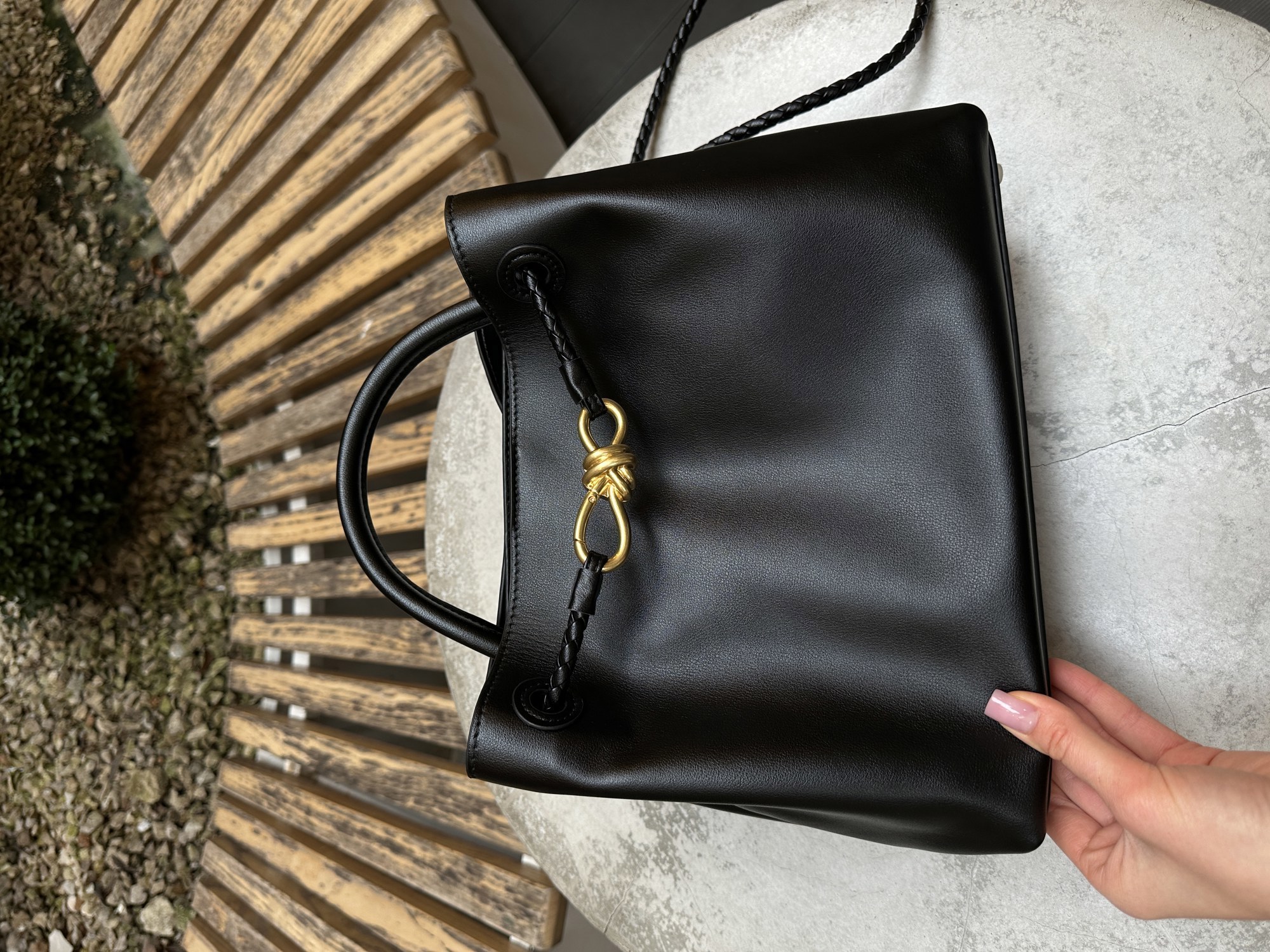 Bottega Veneta Andiamo Medium Leather Tote Bag in Black - 8