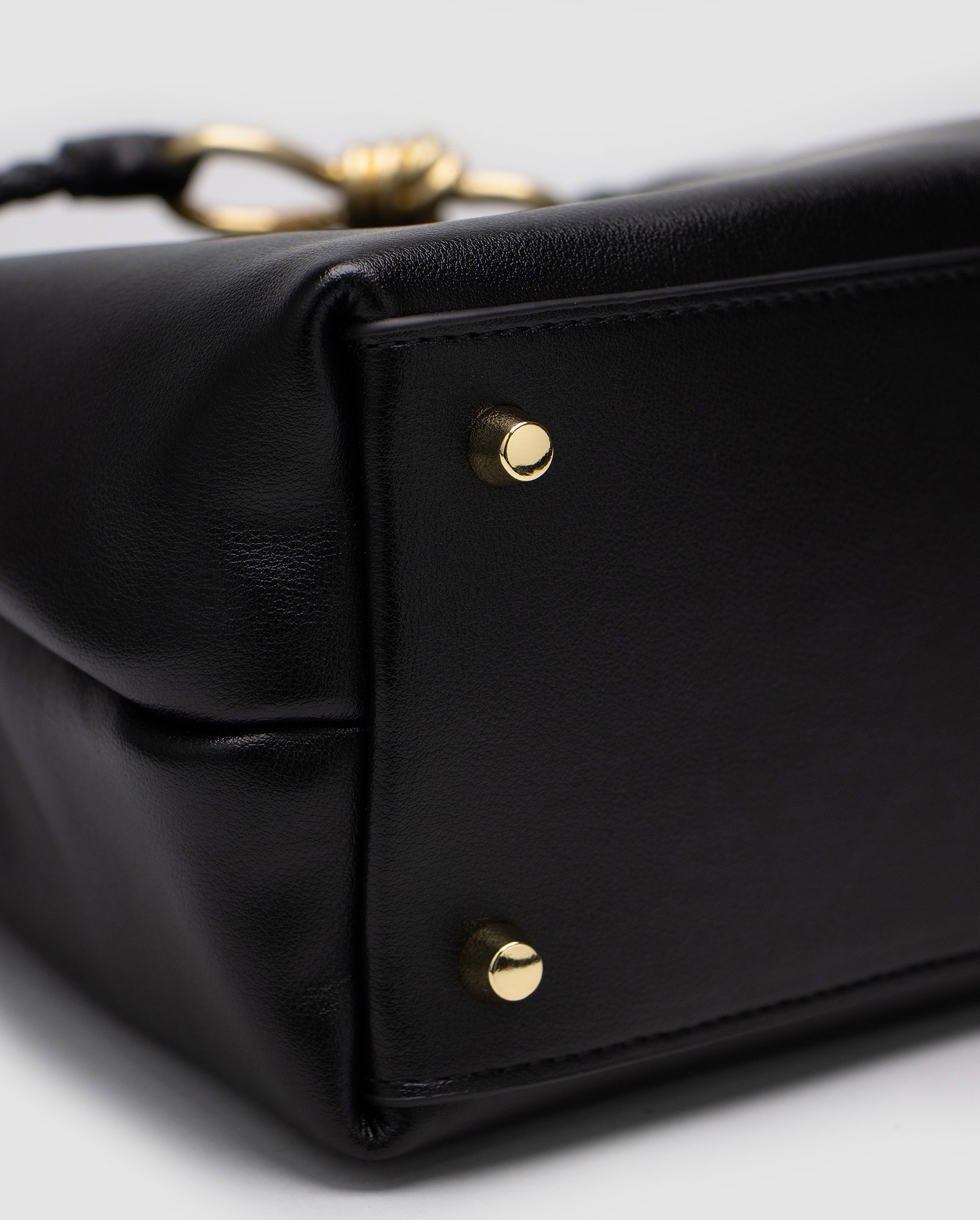 Bottega Veneta Andiamo Medium Leather Tote Bag in Black - 5