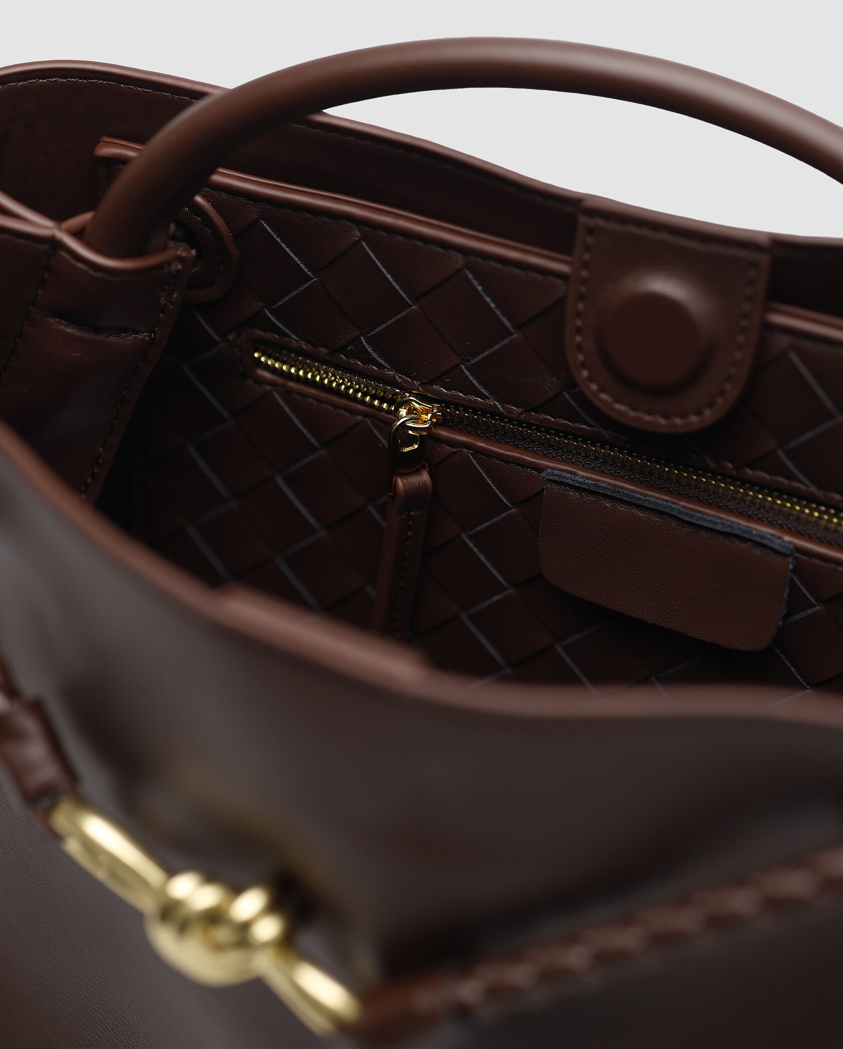 Bottega Veneta Andiamo Medium Leather Tote Bag in Brown - 13