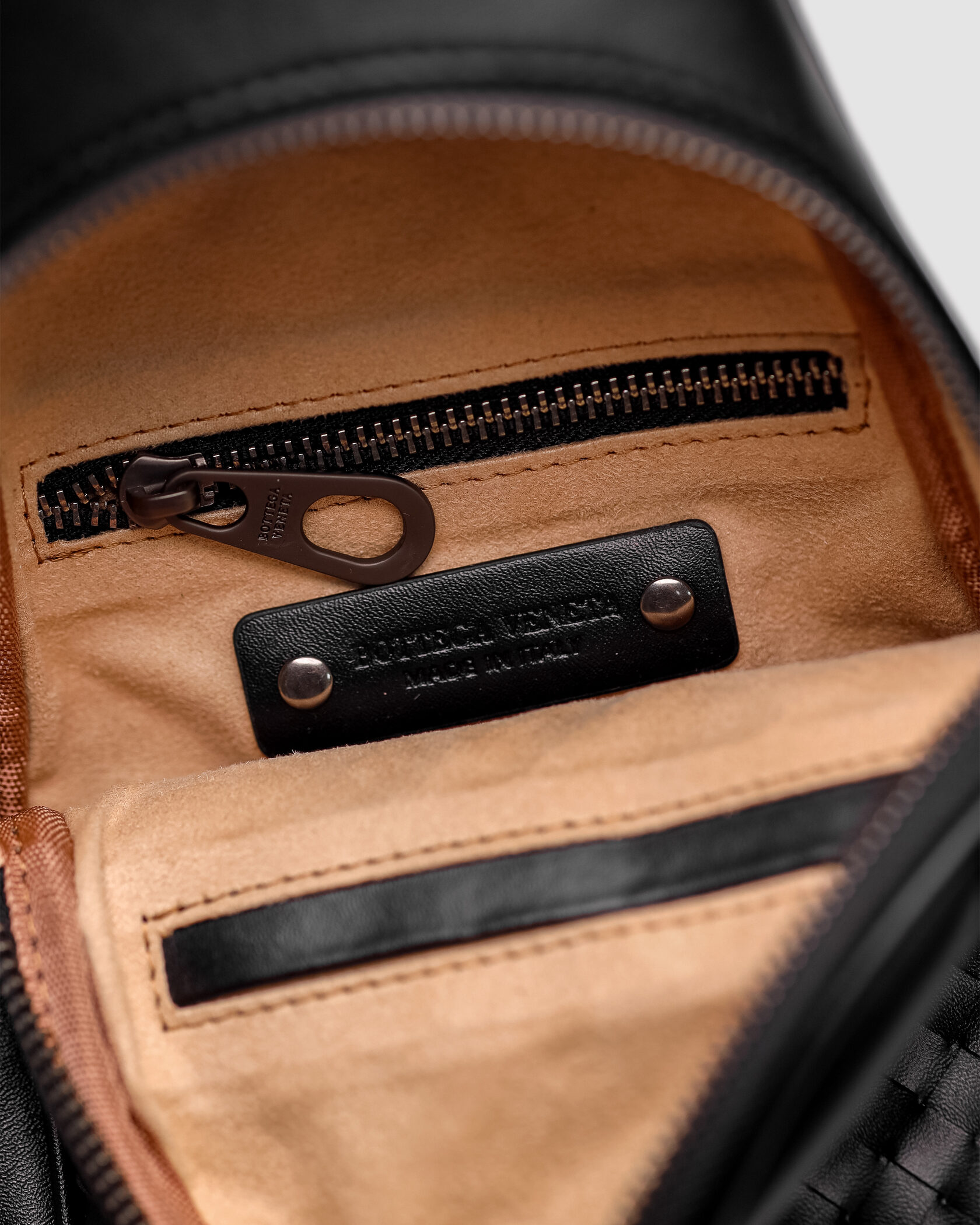 Bottega Veneta Black Leather Bag - 11