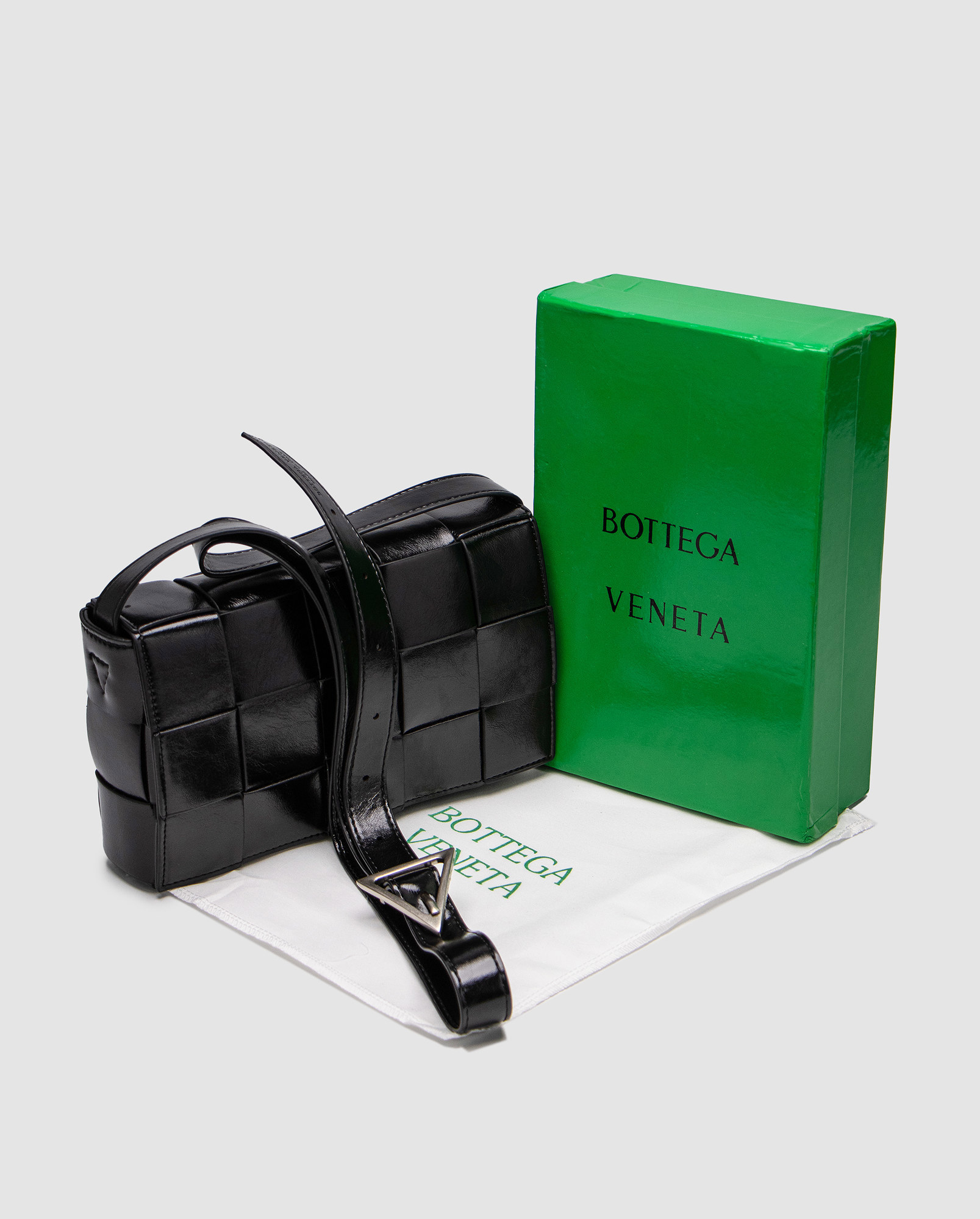 Bottega Veneta Cassette in Intrecciato Leather Black - 6