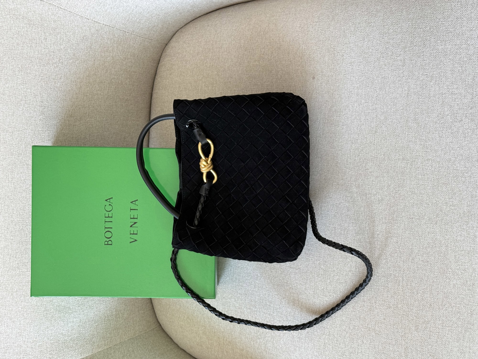 Bottega Veneta Small Andiamo Suede Black - 13