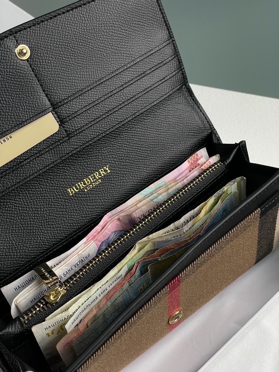 Burberry Credit Card Wallet Brown/Black - 17