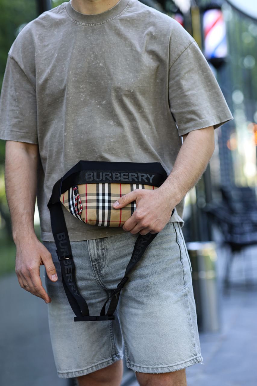 Burberry Men's Sonny Archive Beige Belt Bag - 13