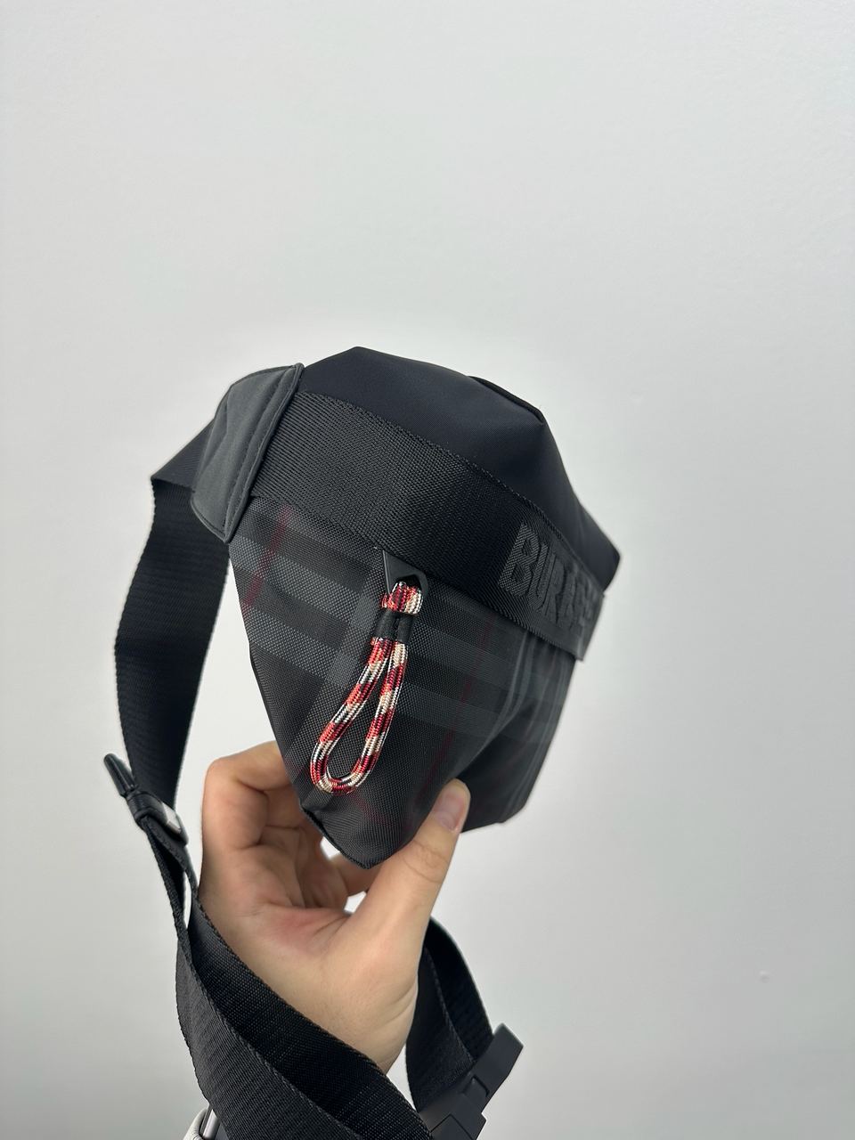 Burberry Men's Sonny Archive Grey Belt Bag - 12