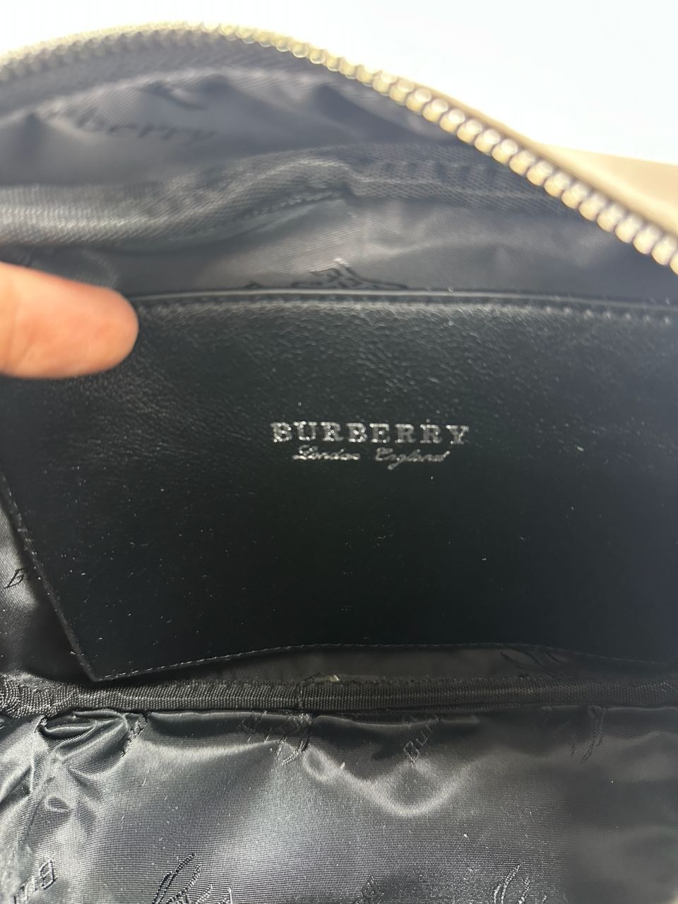 Burberry Paddy Bag in Beige - 13