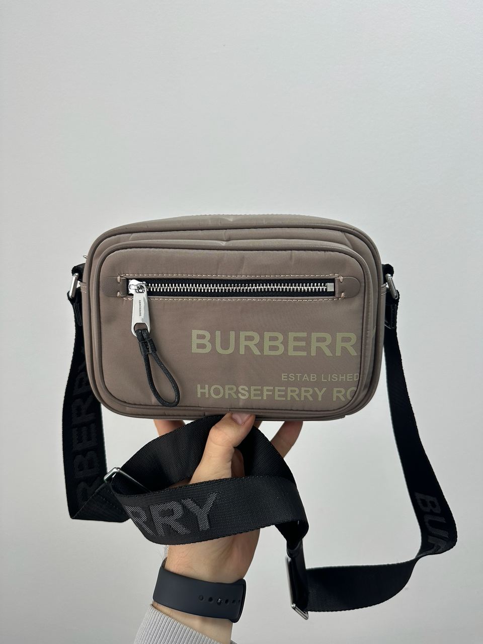Burberry Paddy Bag in Beige - 4