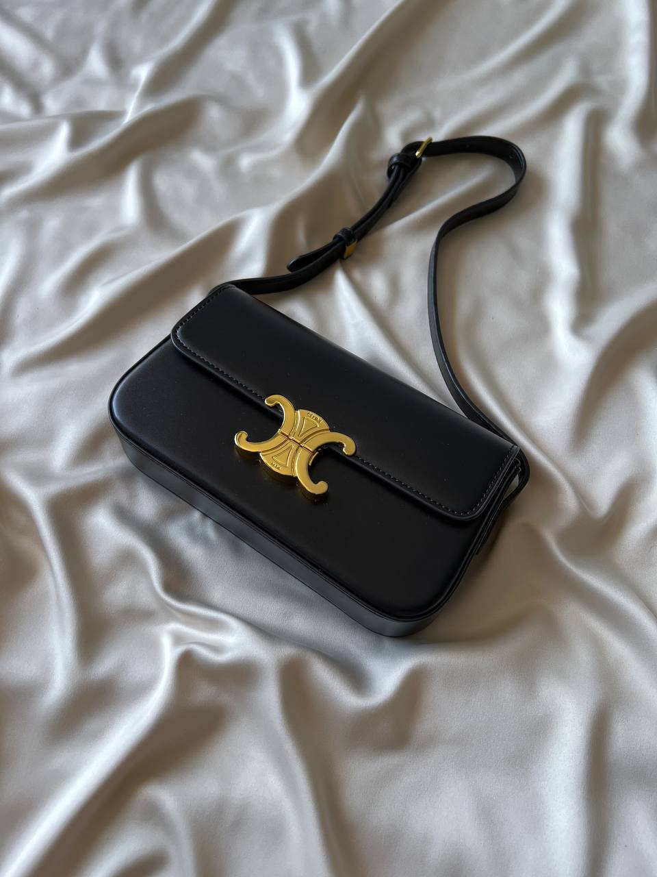 Celine Classique Triomphe Bag In Shiny Calfskin Leather - 4