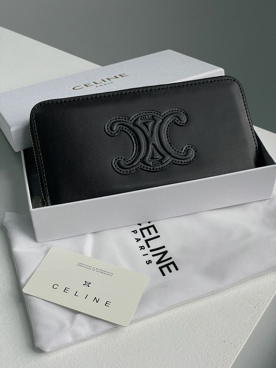 Celine Large Zipped Wallet Cuir Triomphe in Smooth Calfskin Black - 2