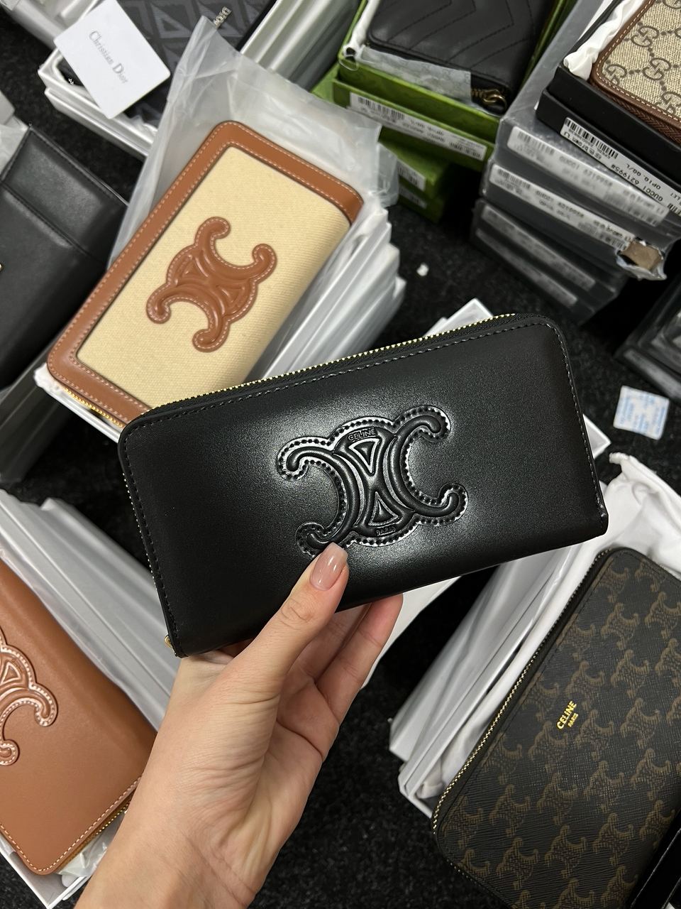 Celine Large Zipped Wallet Cuir Triomphe in Smooth Calfskin Black - 6