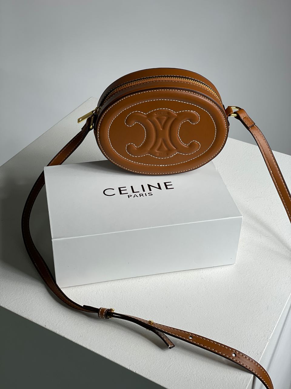 Celine Oval Bag Cuir Triomphe in Smooth Calfskin Tan - 3