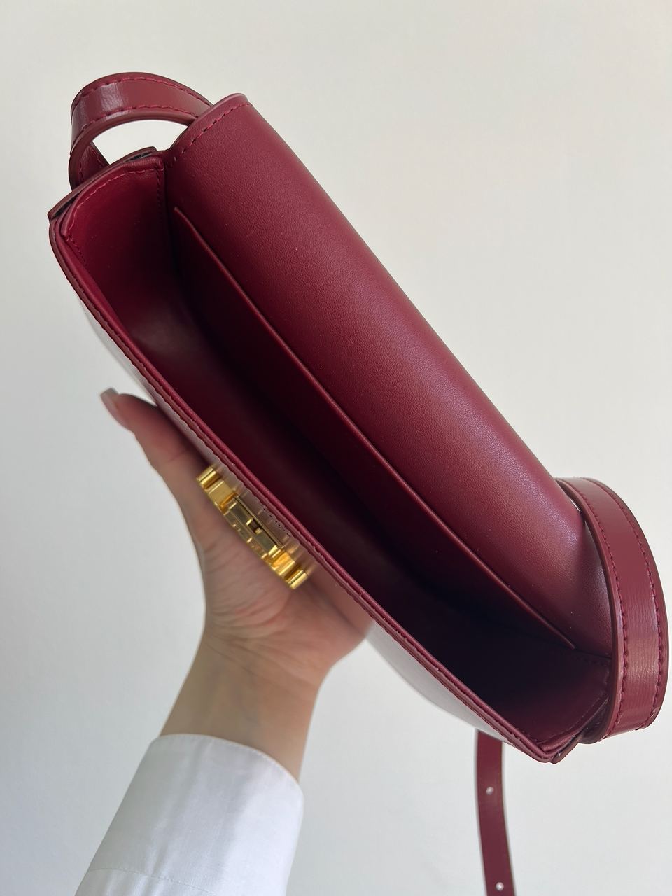 Celine Shoulder Bag Claude In Shiny Calfskin Burgundy - 9
