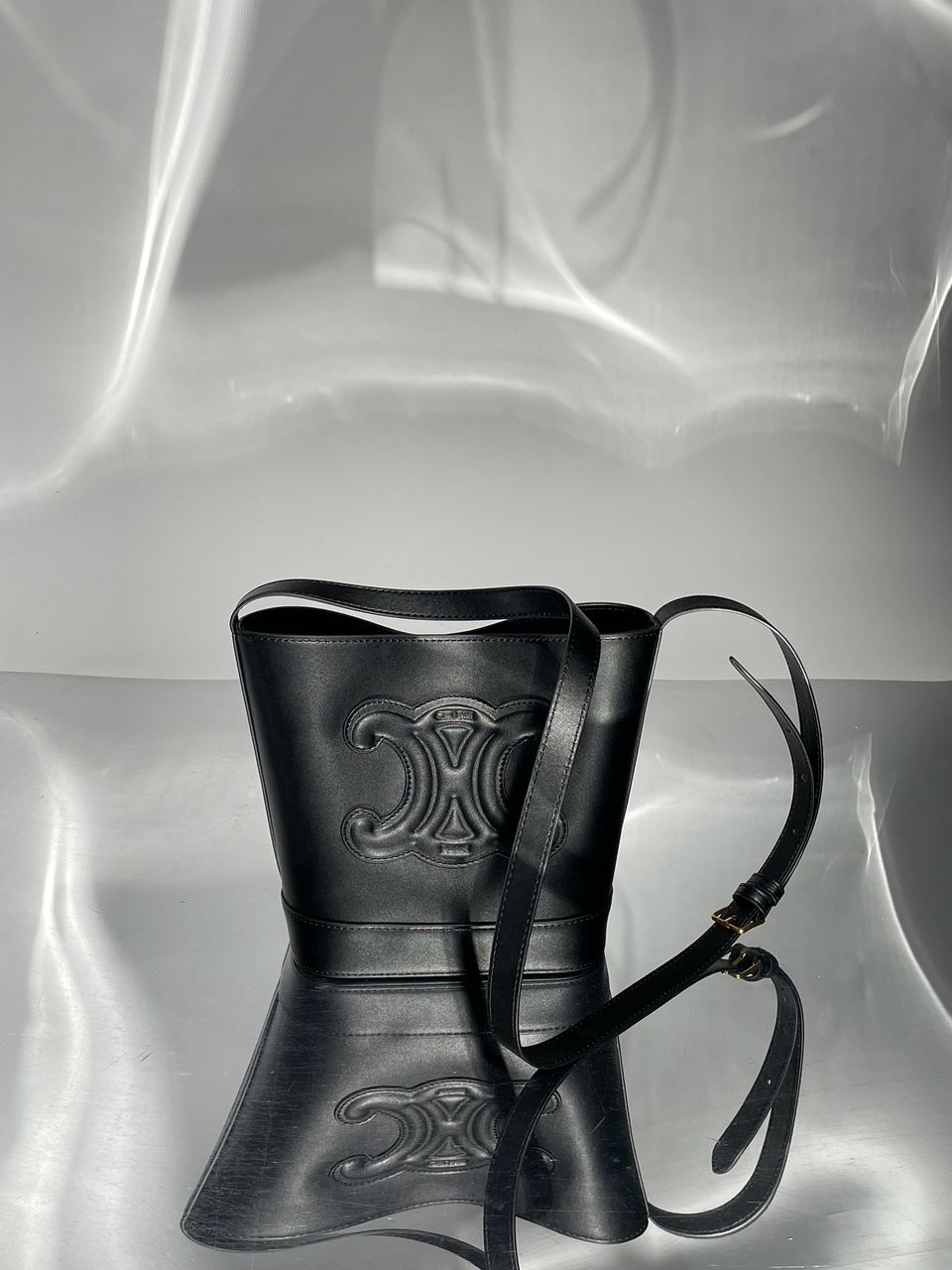 Celine Small Bucket Cuir Triomphe In Smooth Calfskin Tan Black - 10