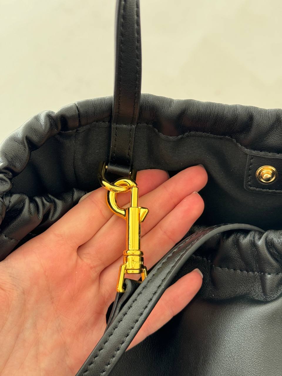 Celine Small Cabas Drawstring Cuir Triomphe In Smooth Calfskin Tan Black - 5