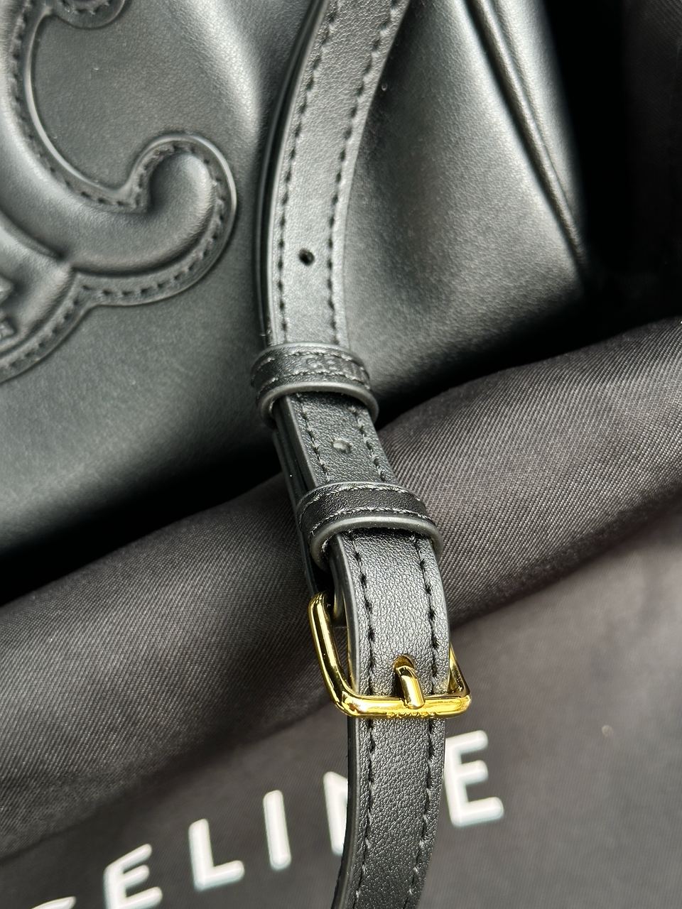 Celine Small Cabas Drawstring Cuir Triomphe In Smooth Calfskin Tan Black - 22