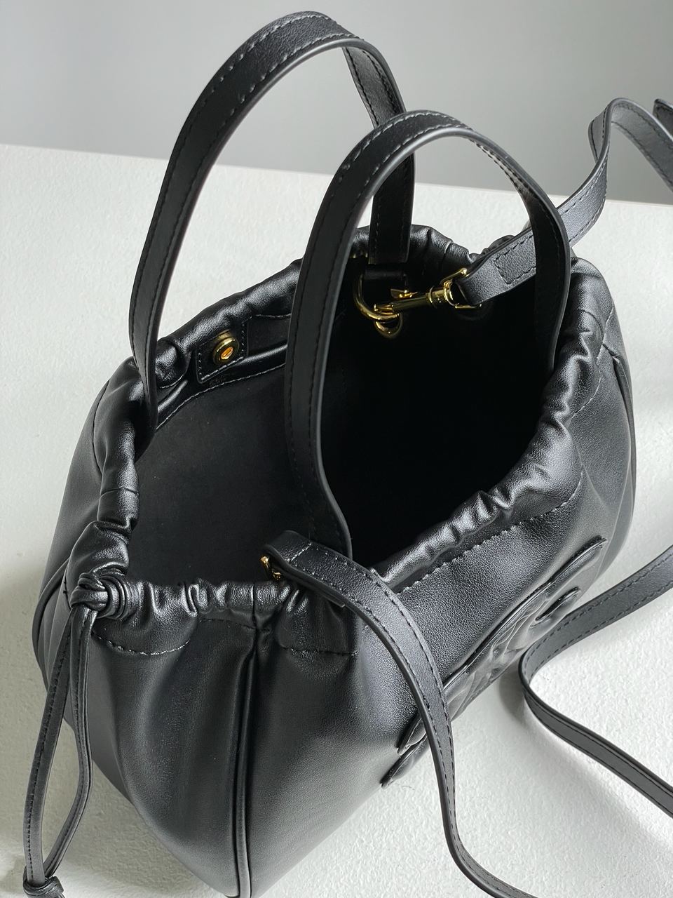 Celine Small Cabas Drawstring Cuir Triomphe In Smooth Calfskin Tan Black - 26