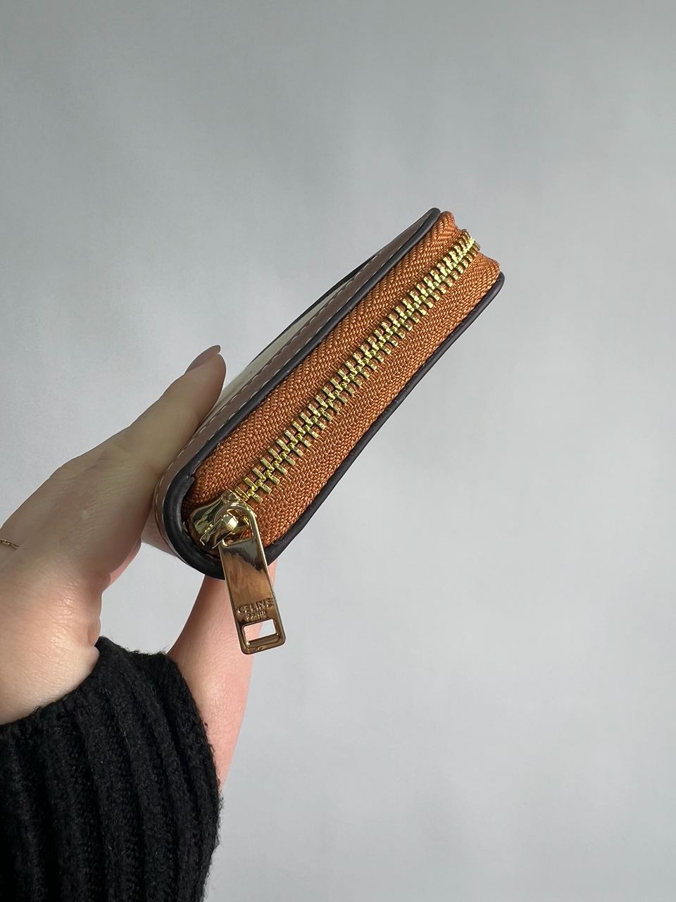 Celine Zipped Wallet Cuir Triomphe in Textile and Calfskin Natural/Tan - 11