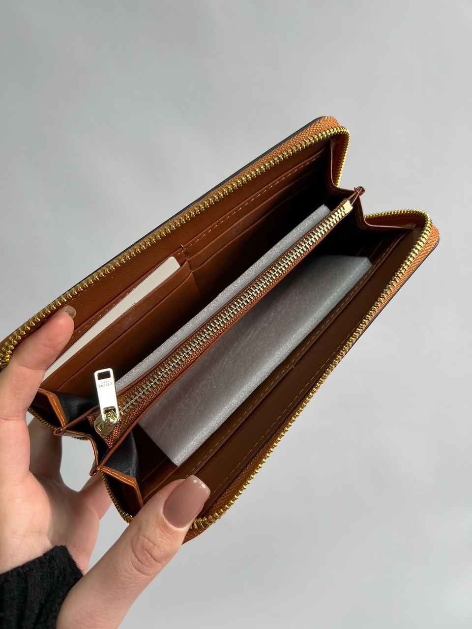 Celine Zipped Wallet Cuir Triomphe in Textile and Calfskin Natural/Tan - 14