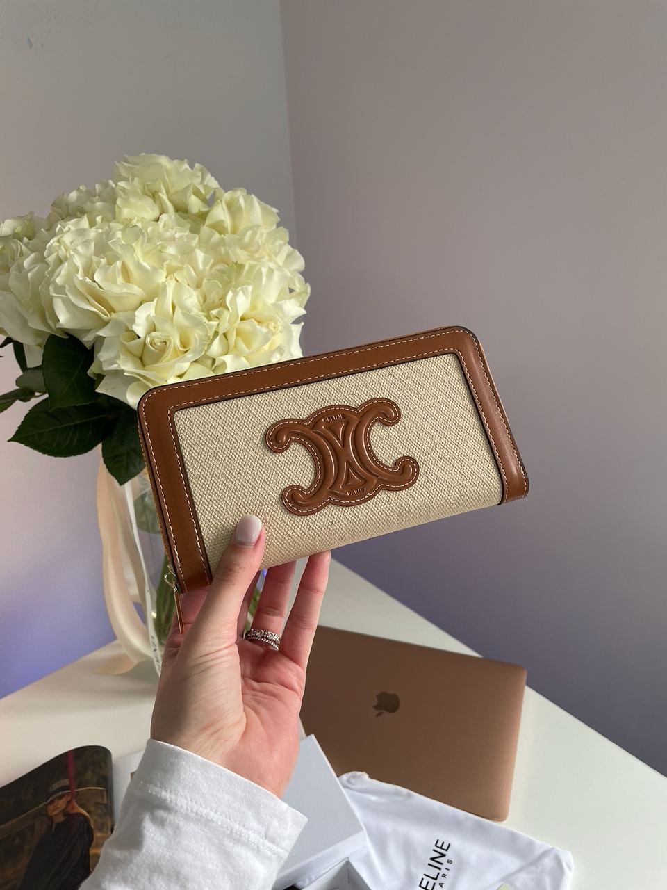 Celine Zipped Wallet Cuir Triomphe in Textile and Calfskin Natural/Tan - 3