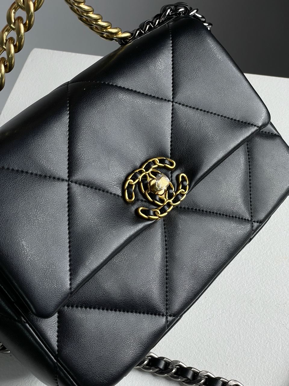 Chanel 19 Large Handbag Black/Gold - 5