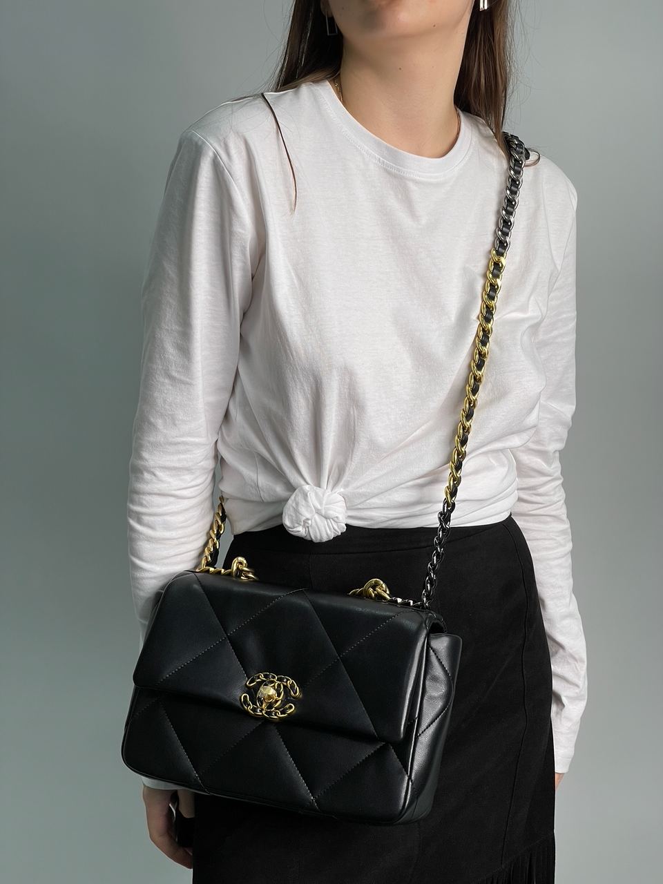 Chanel 19 Large Handbag Black/Gold - 6