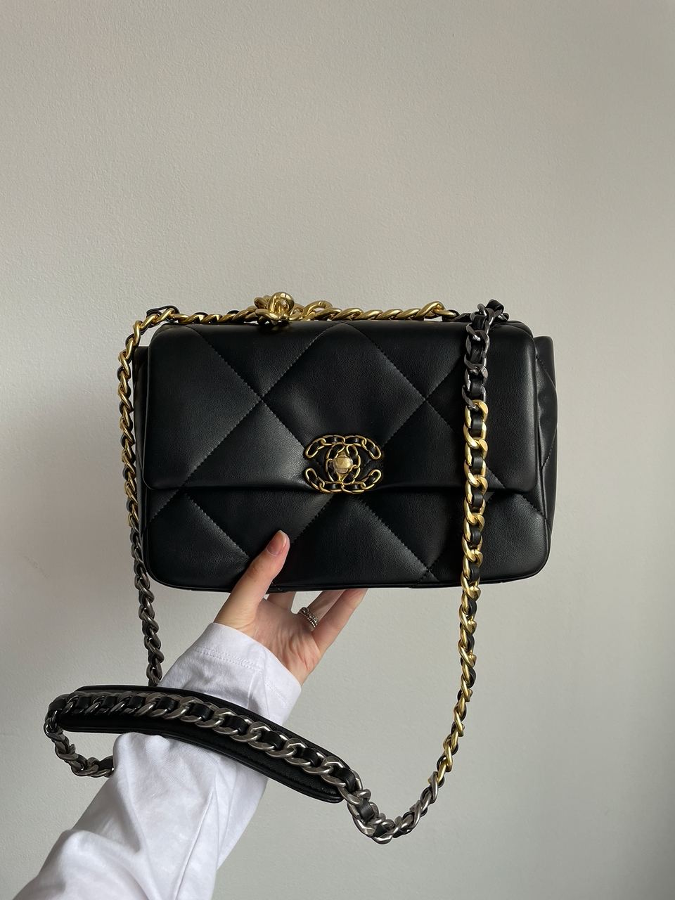 Chanel 19 Large Handbag Black/Gold - 7