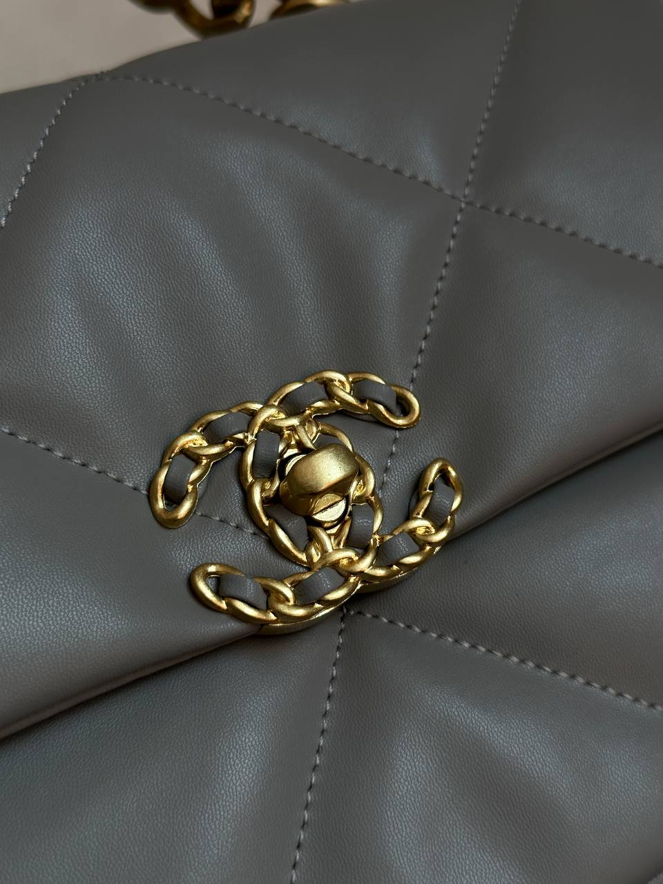 Chanel 19 Large Handbag Gray/Gold - 7