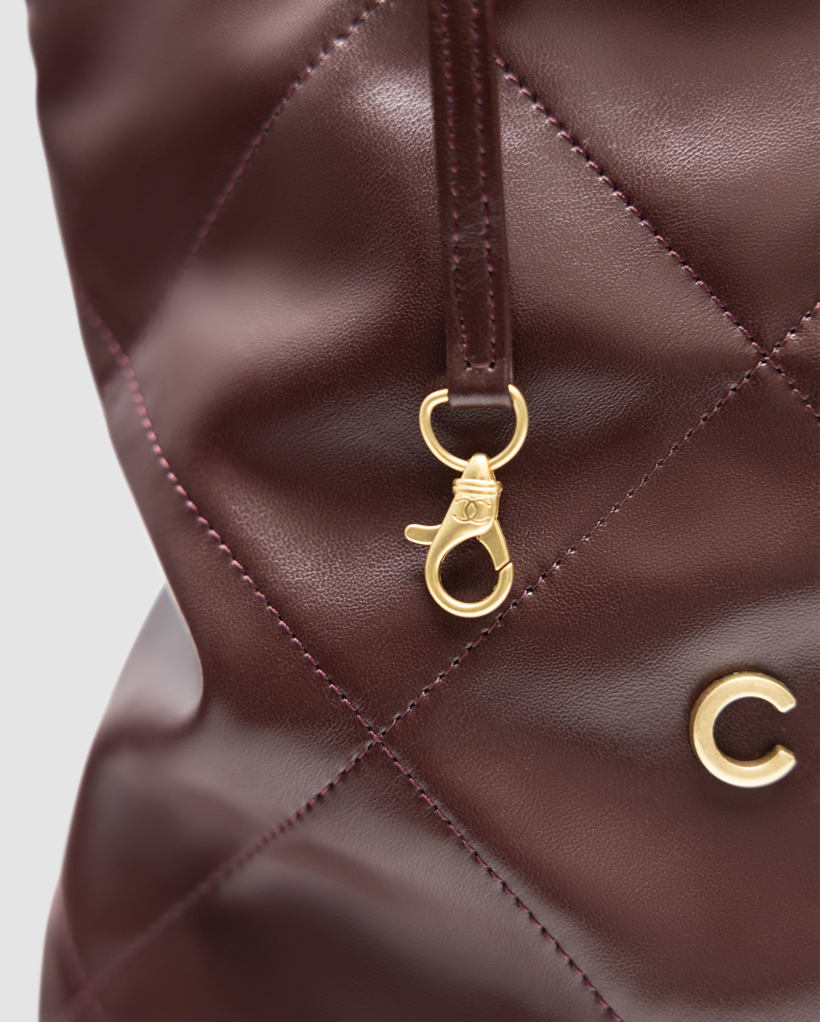 Chanel 22 Handbag Burgundy Quilted Calfskin with Gold Hardware - 8