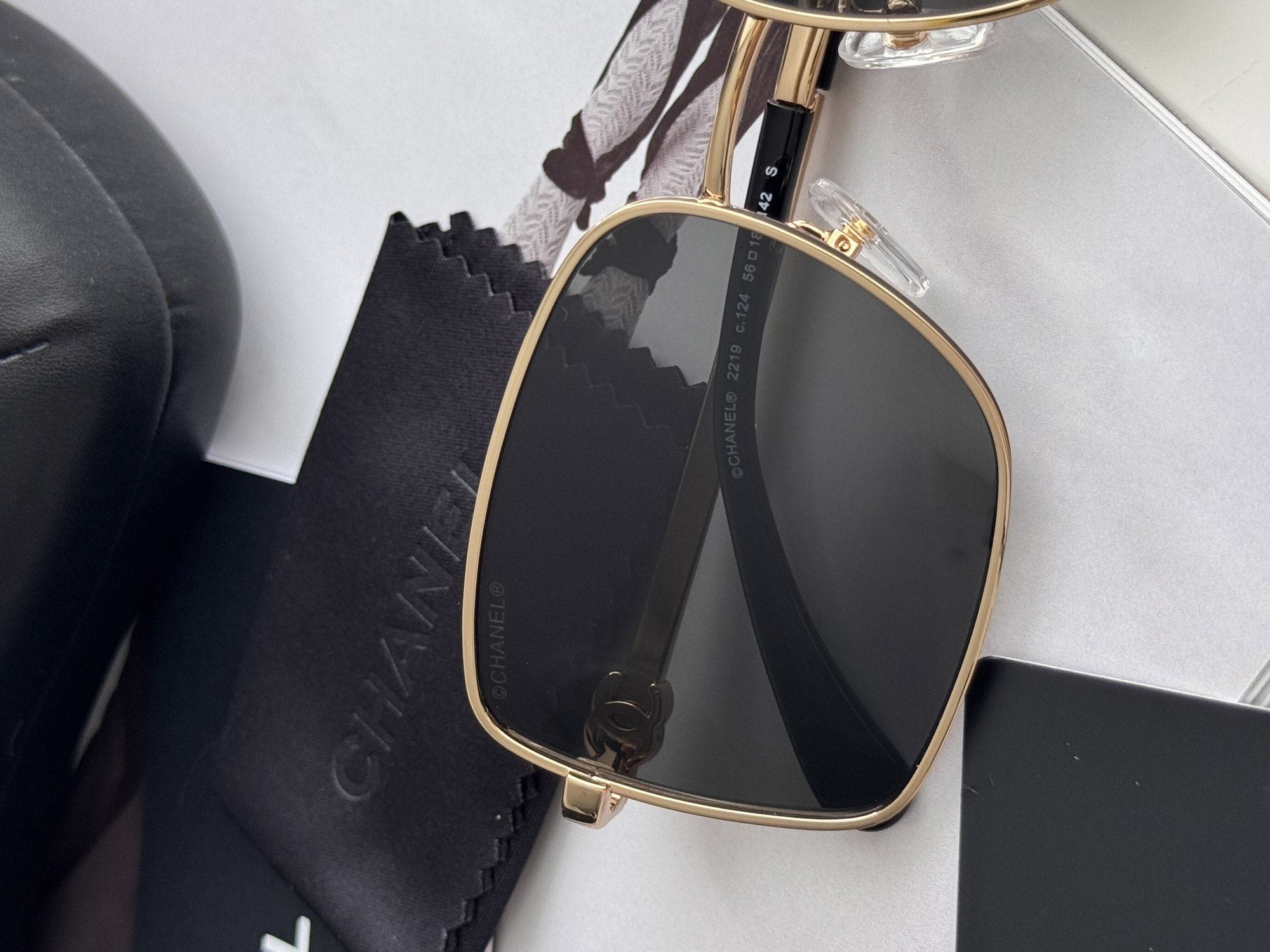 Chanel Black/Gold 2219 C.124 S - 8
