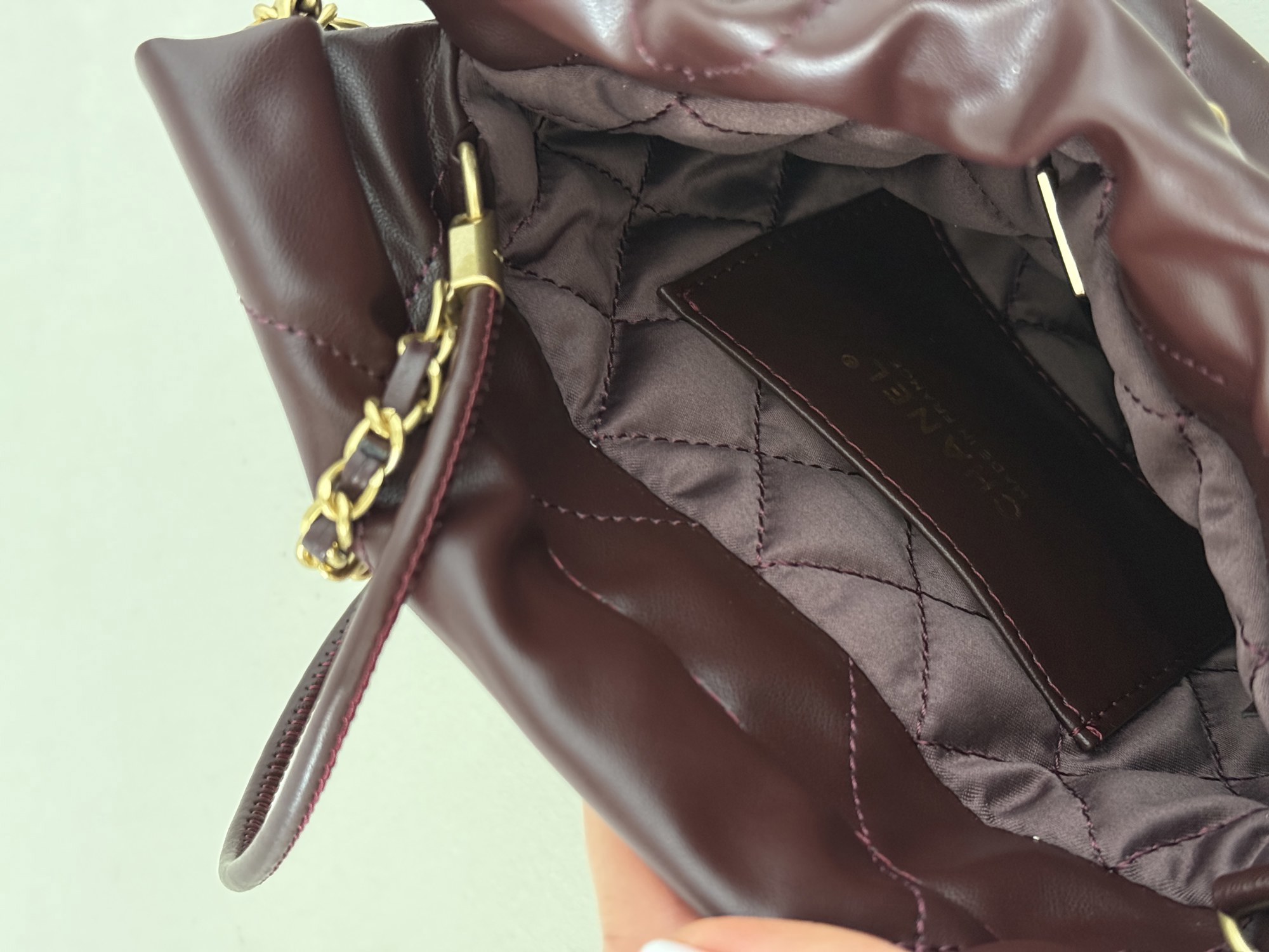 Chanel Burgundy Quilted Calfskin Mini 20 Bag Gold Hardware Магніт - 15