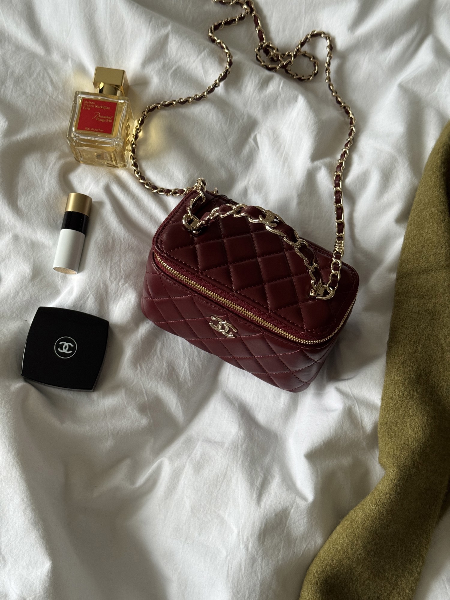 Chanel Classic Burgundy Lambskin Pearl Crush Vanity Bag Gold - 2