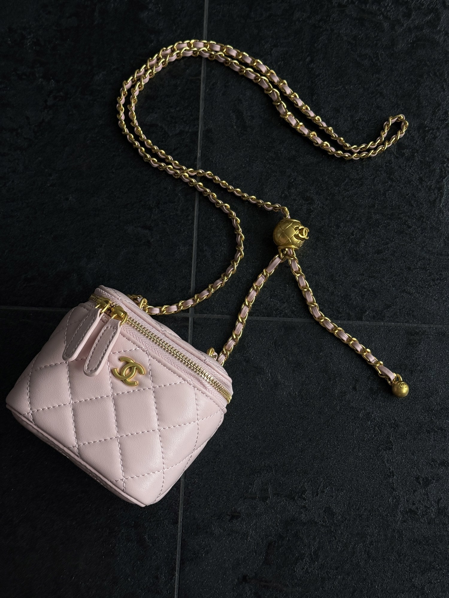 Chanel Classic powder Lambskin Pearl Crush Mini Vanity Case Магні - 13