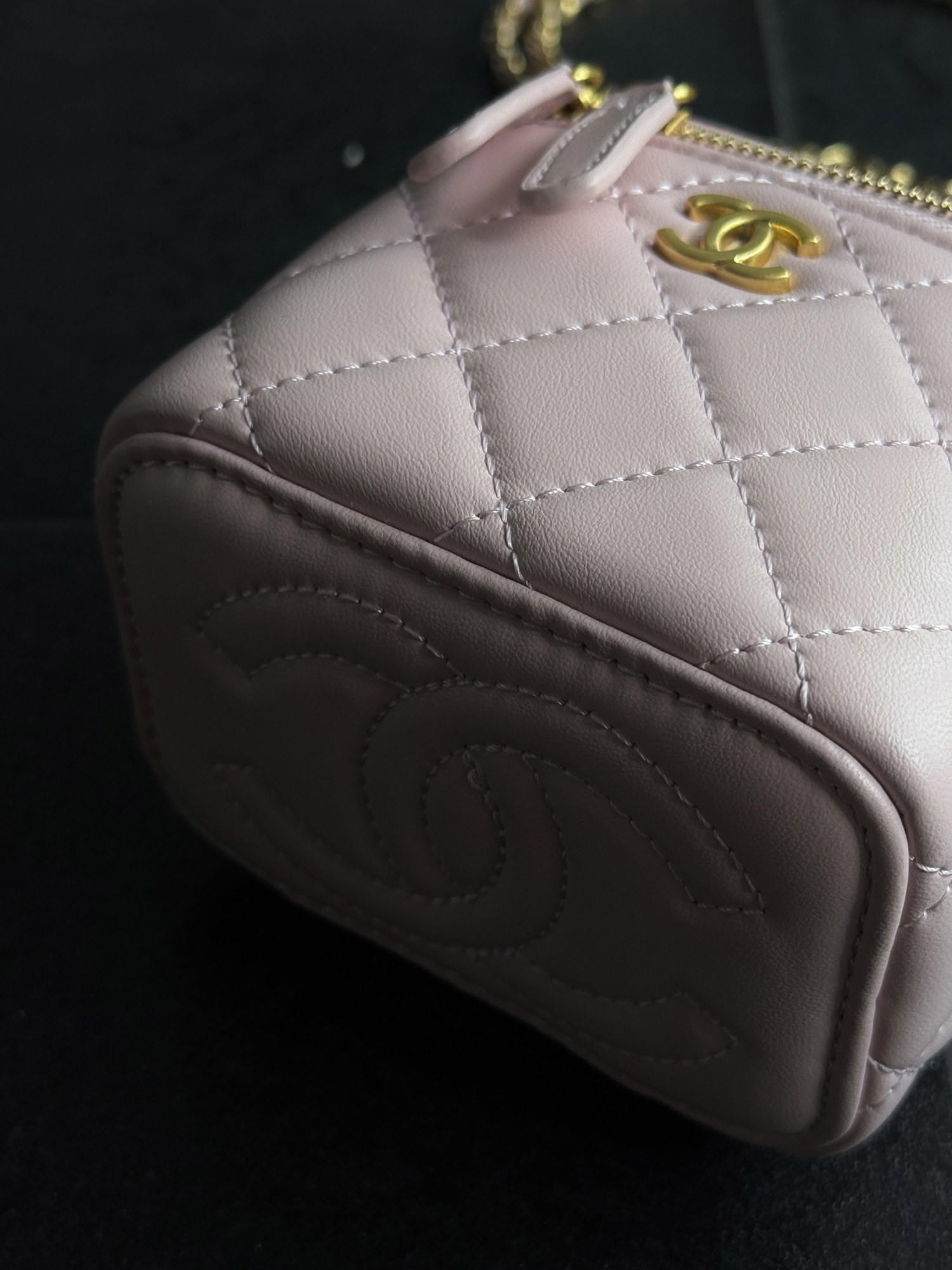 Chanel Classic powder Lambskin Pearl Crush Mini Vanity Case Магні - 15