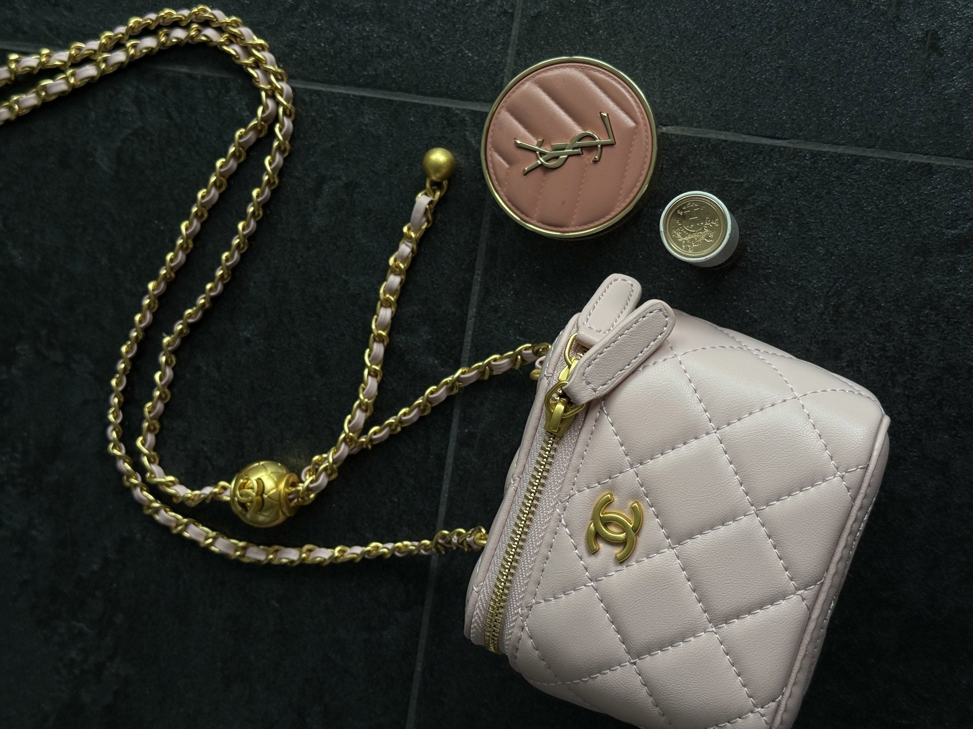 Chanel Classic powder Lambskin Pearl Crush Mini Vanity Case Магні - 5