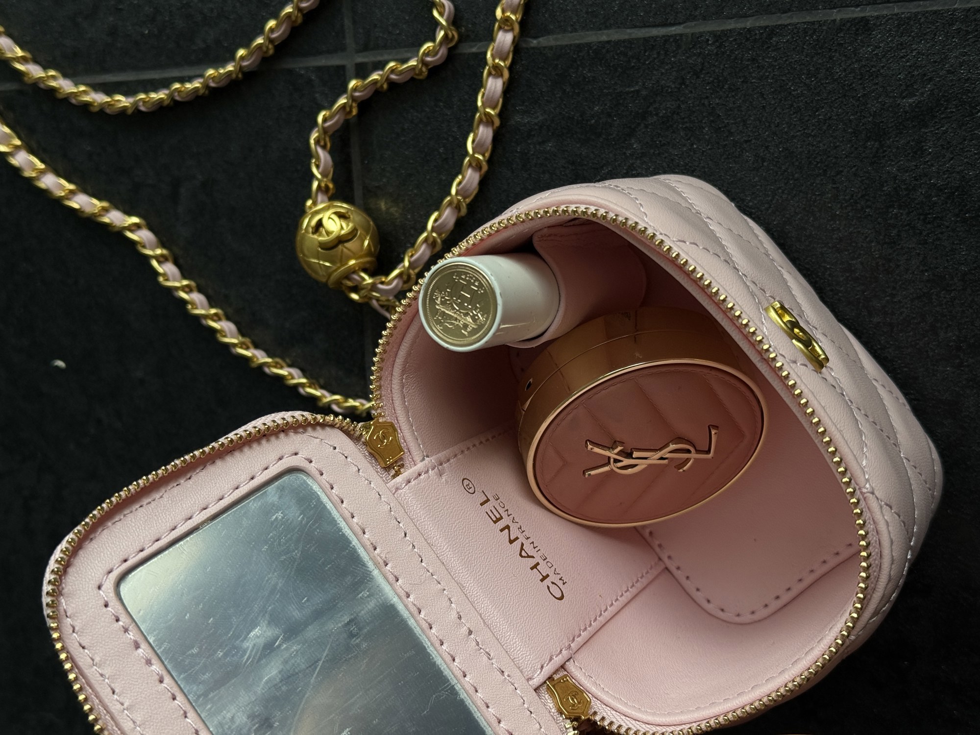 Chanel Classic powder Lambskin Pearl Crush Mini Vanity Case Магні - 4