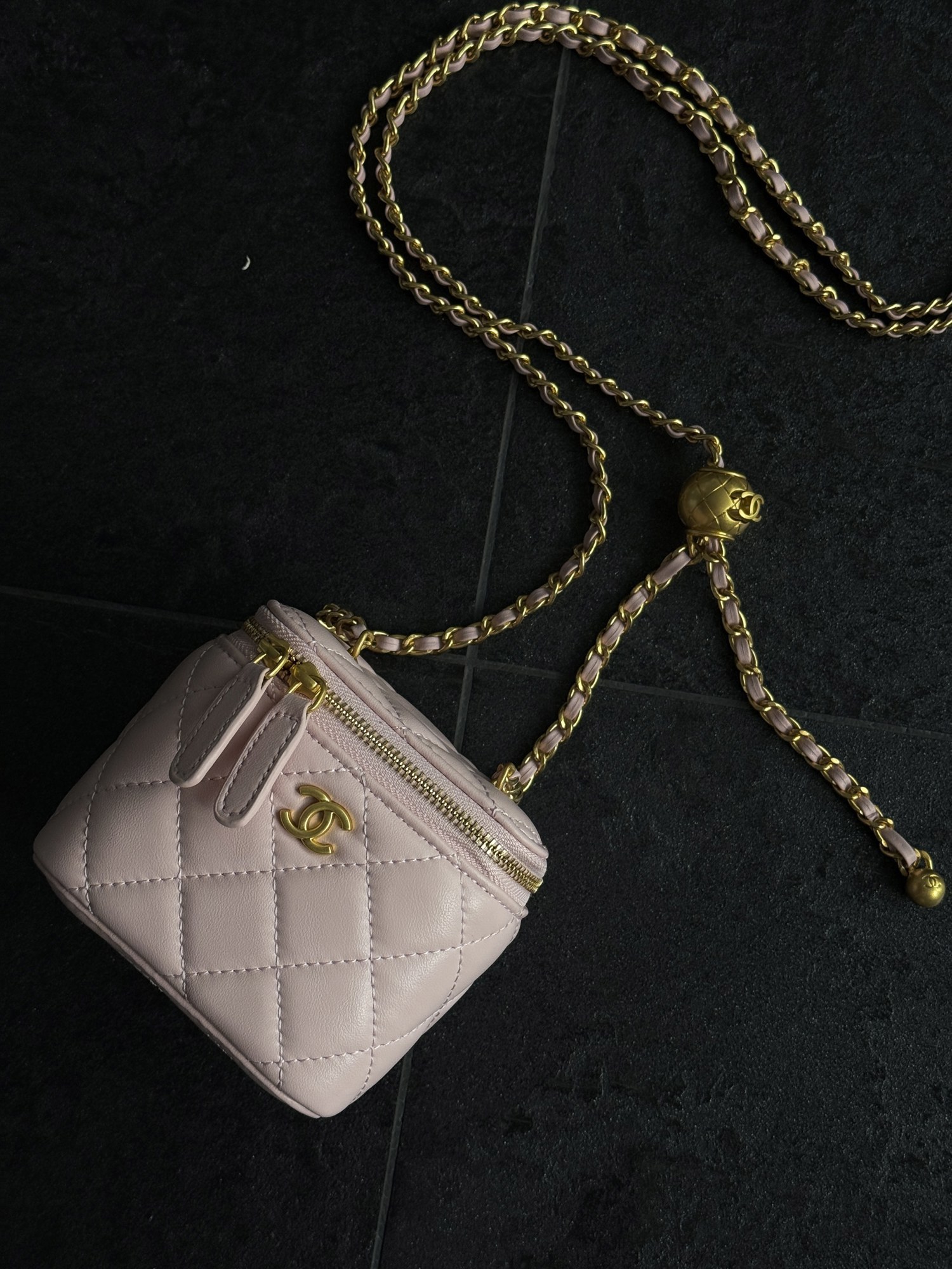 Chanel Classic powder Lambskin Pearl Crush Mini Vanity Case Магні - 11