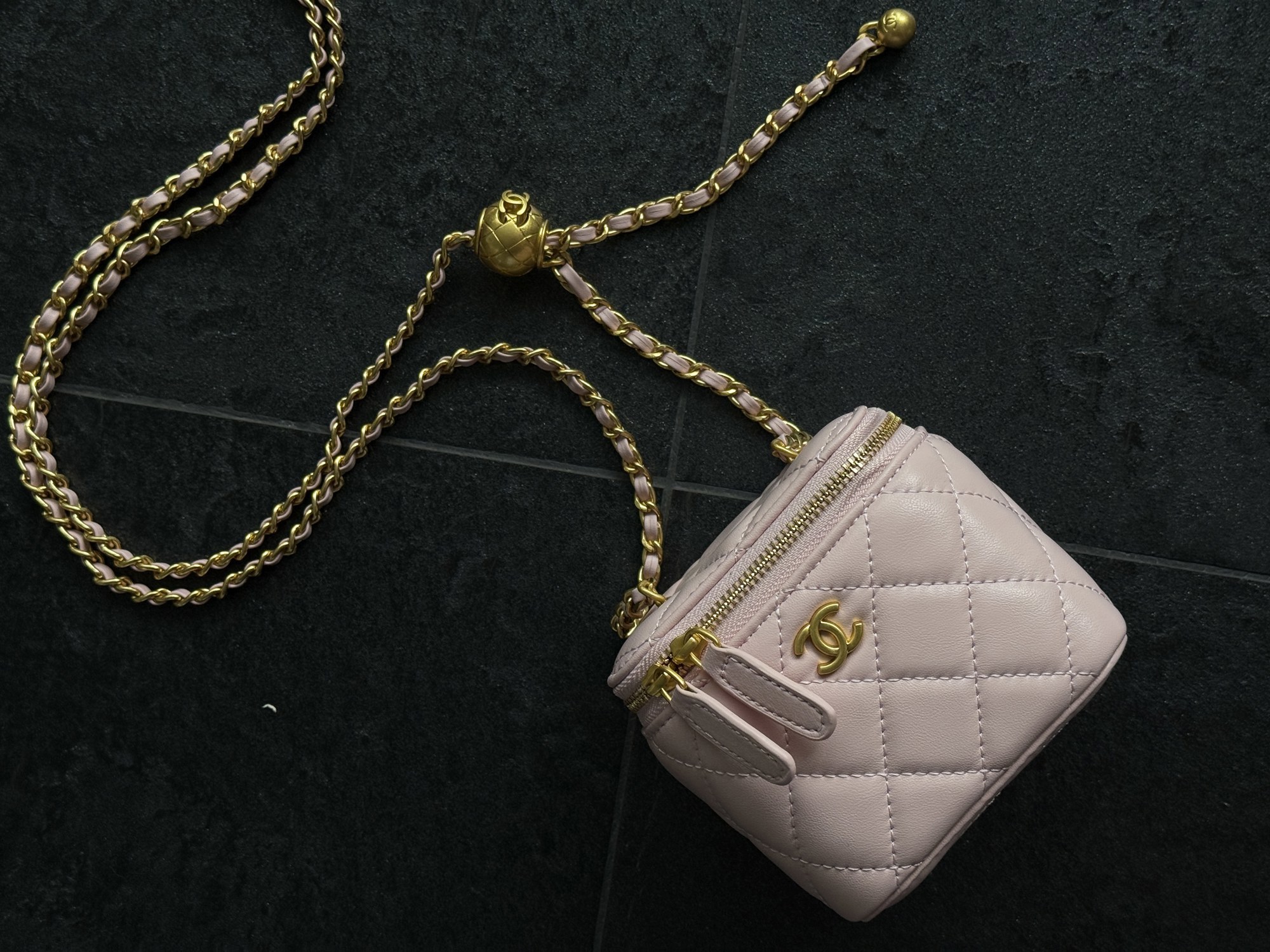 Chanel Classic powder Lambskin Pearl Crush Mini Vanity Case Магні - 12