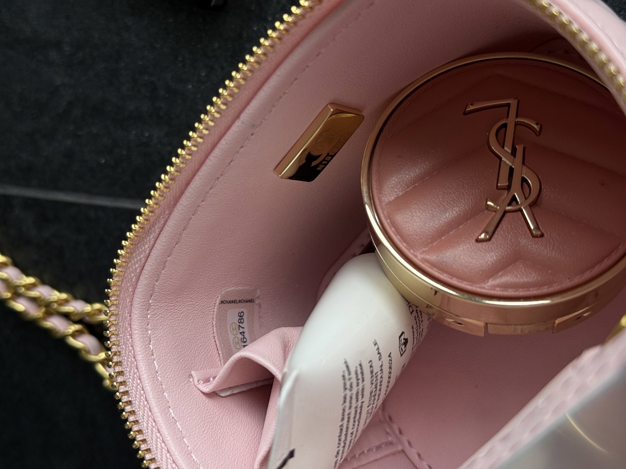 Chanel Classic powder Lambskin Pearl Crush Mini Vanity Case Магні - 3