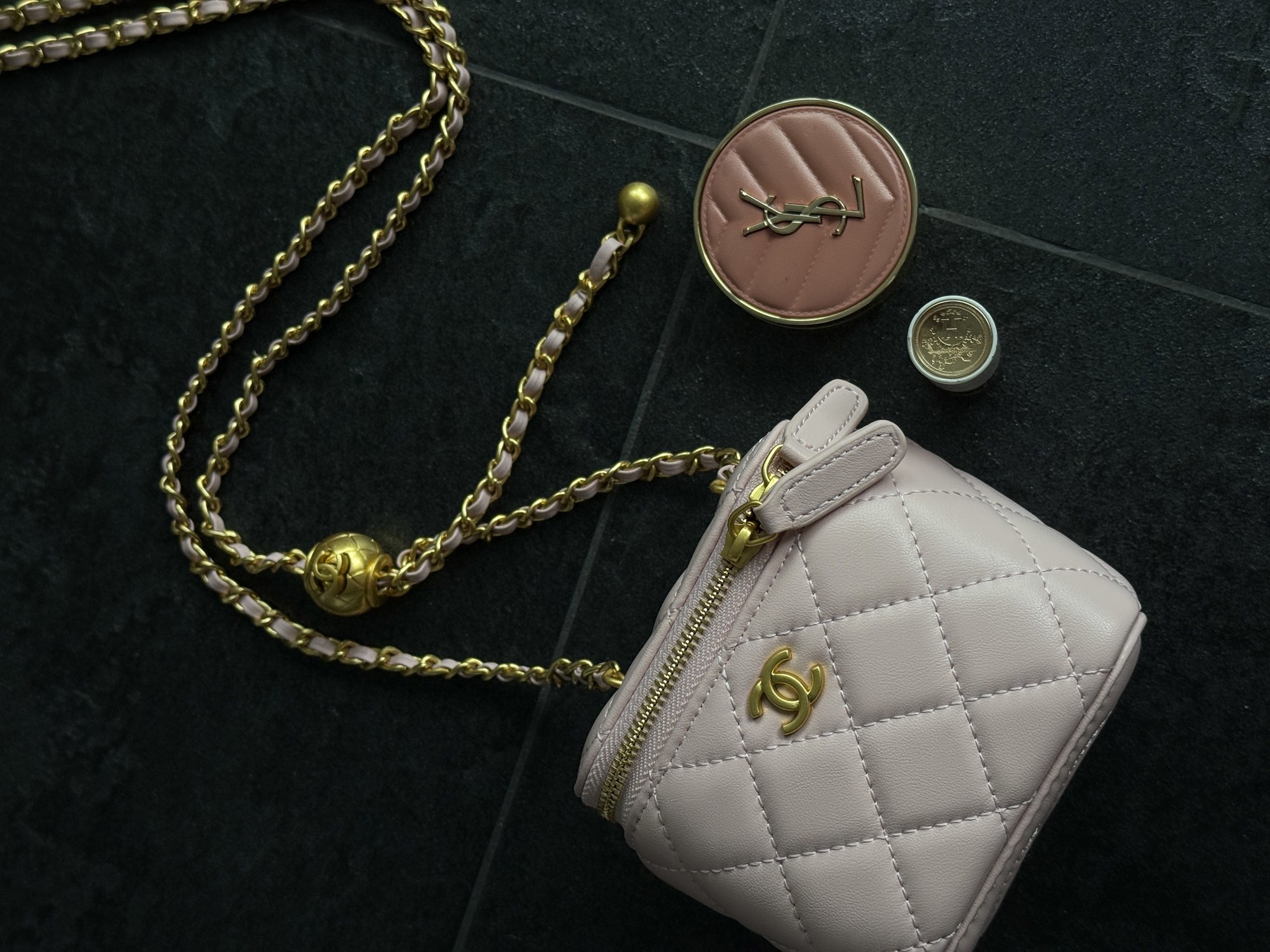 Chanel Classic powder Lambskin Pearl Crush Mini Vanity Case Магні - 9