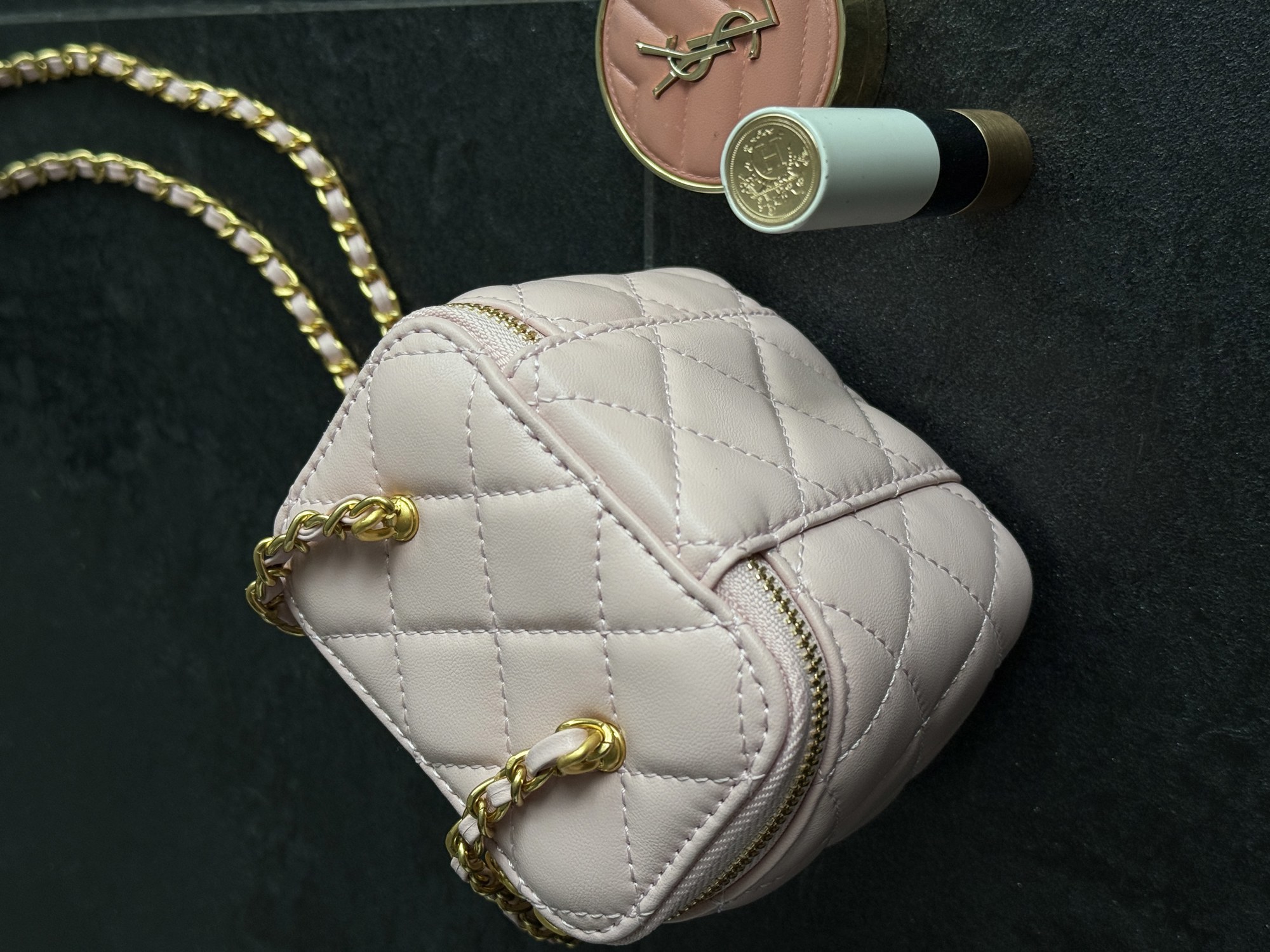 Chanel Classic powder Lambskin Pearl Crush Mini Vanity Case Магні - 8