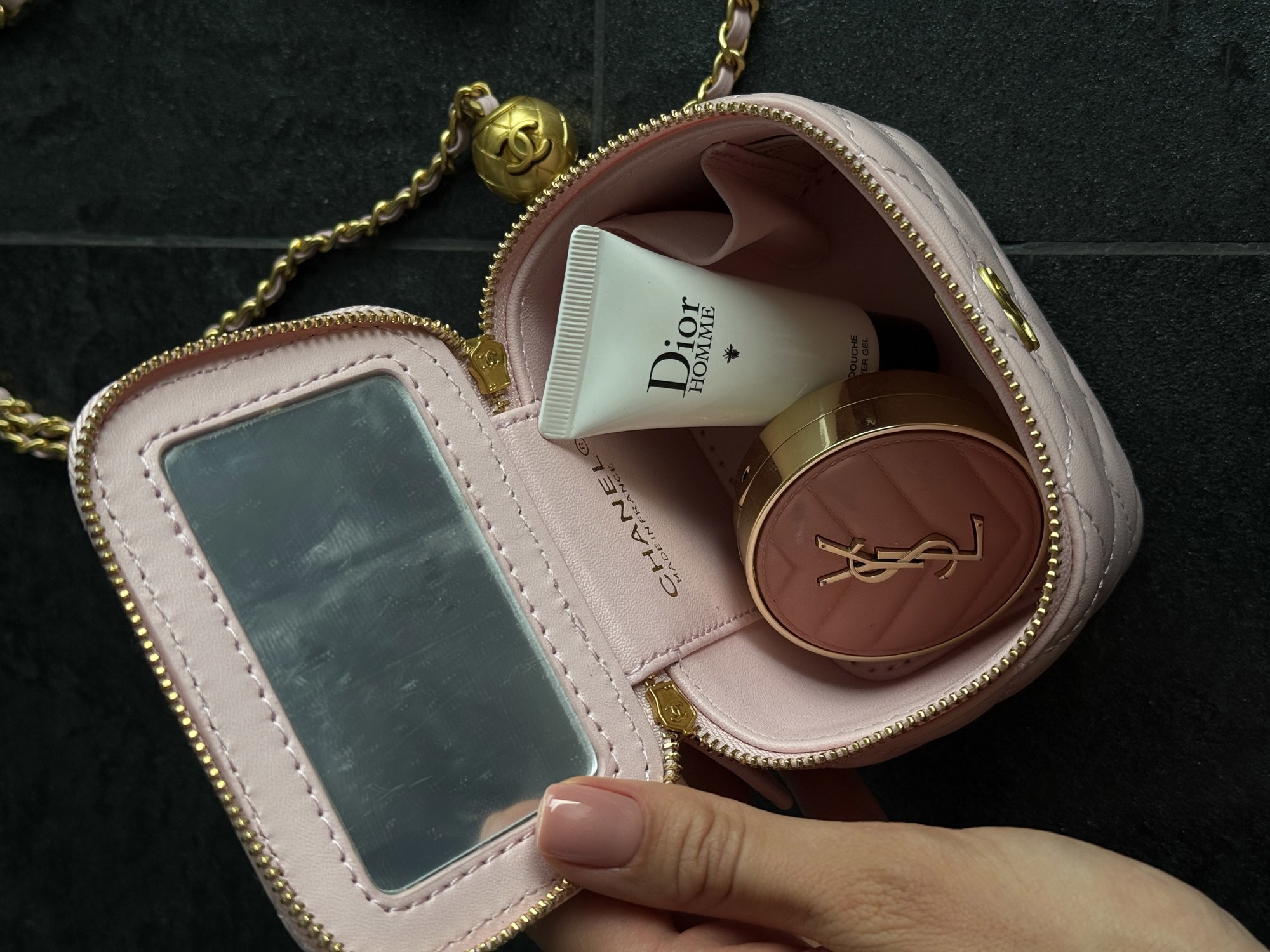 Chanel Classic powder Lambskin Pearl Crush Mini Vanity Case Магні - 6